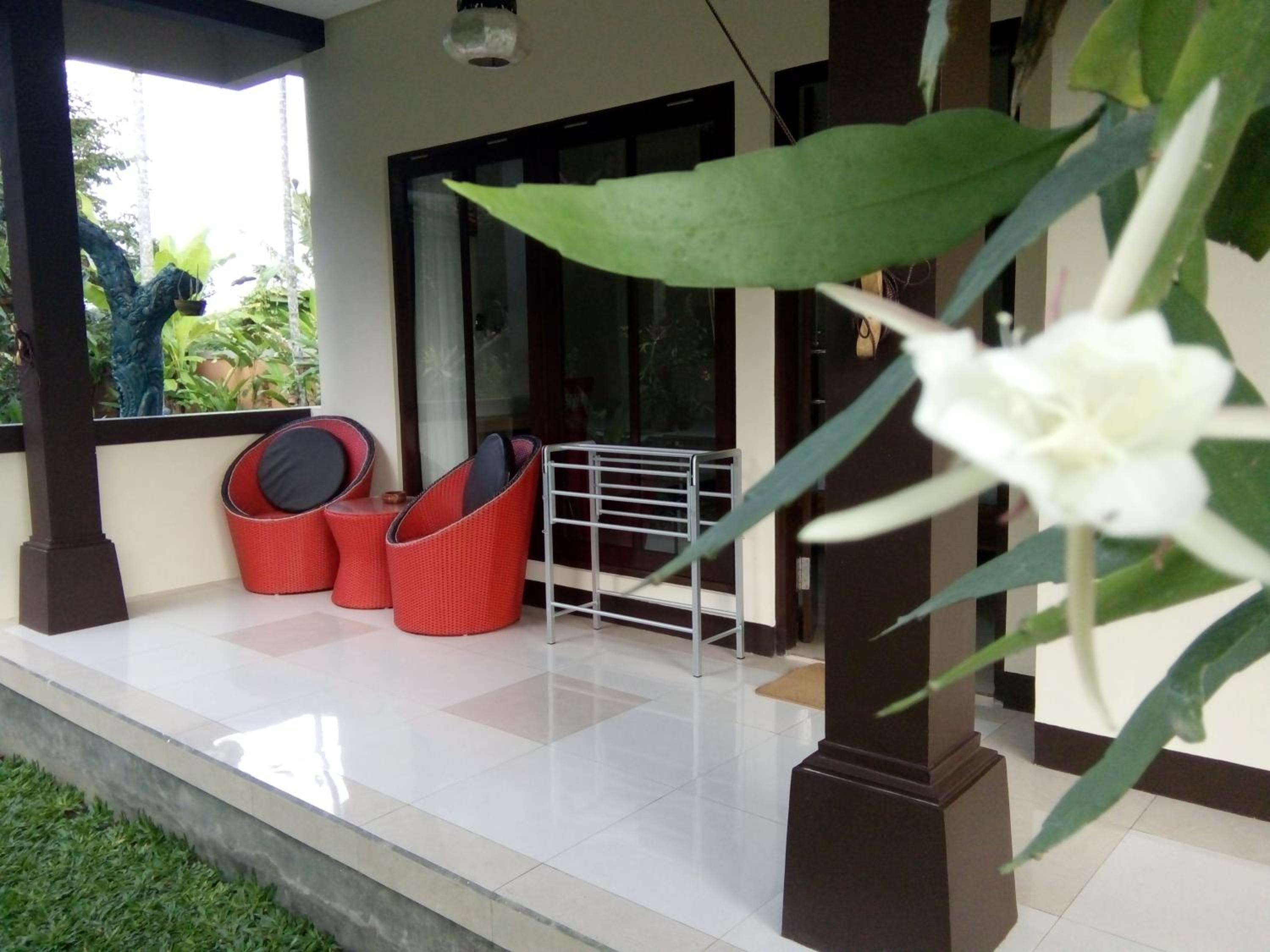 Deluxe Double Room with Balcony - Photo 18
