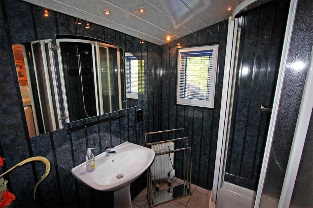 One-Bedroom House photo 1