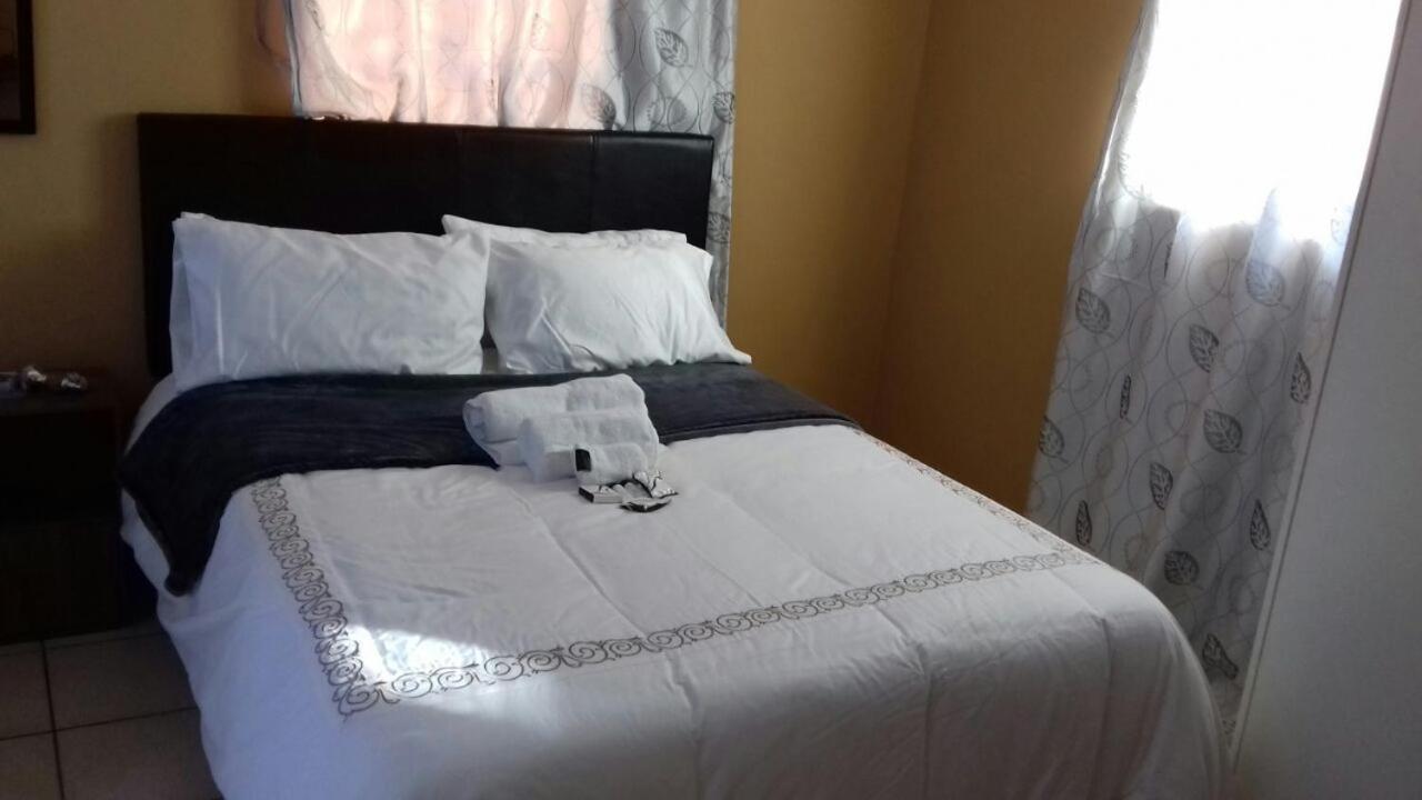 Double or Twin Room - Photo 7