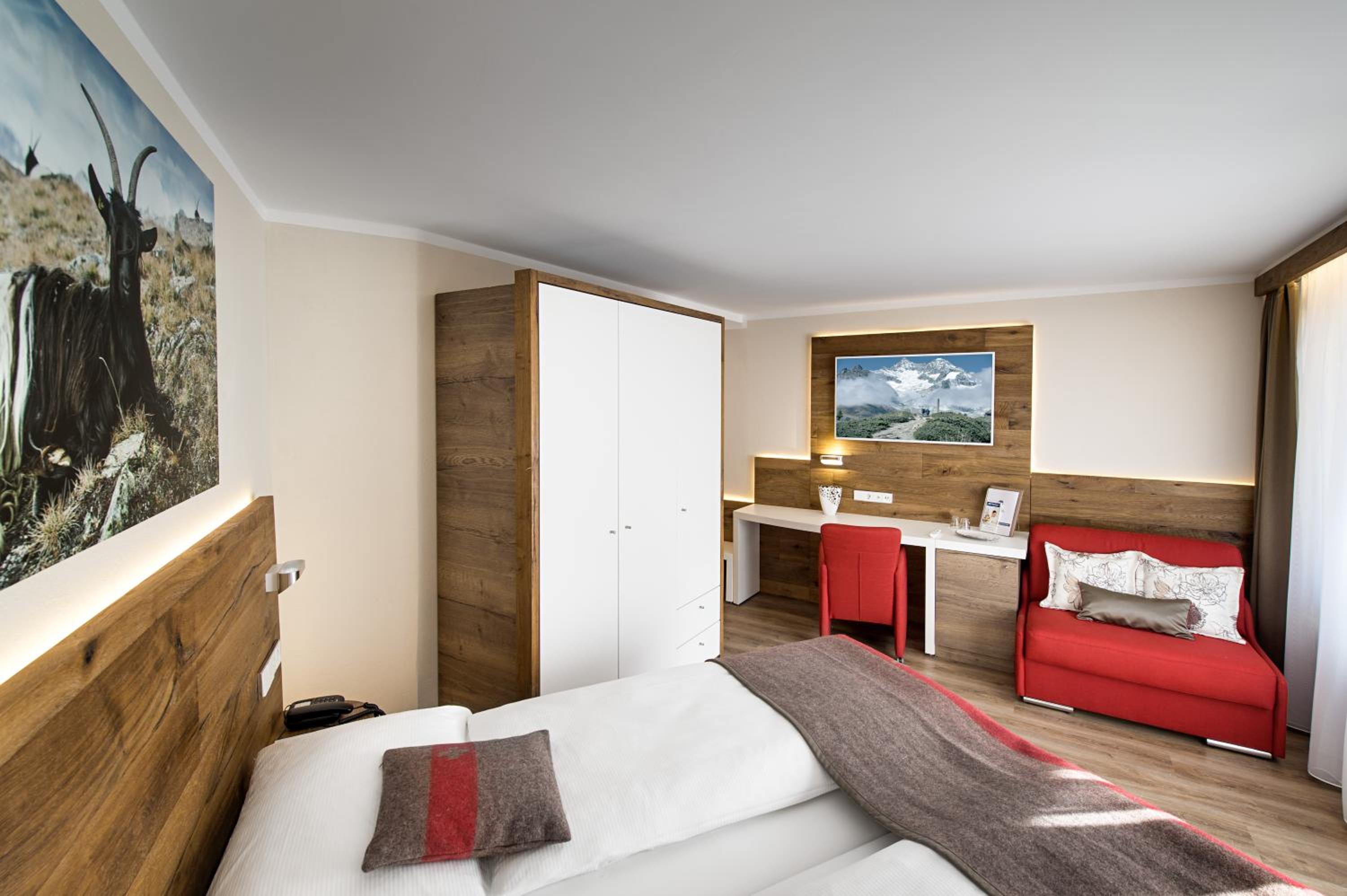 Classic Double Room with Balcony / Terrace - Photo 8