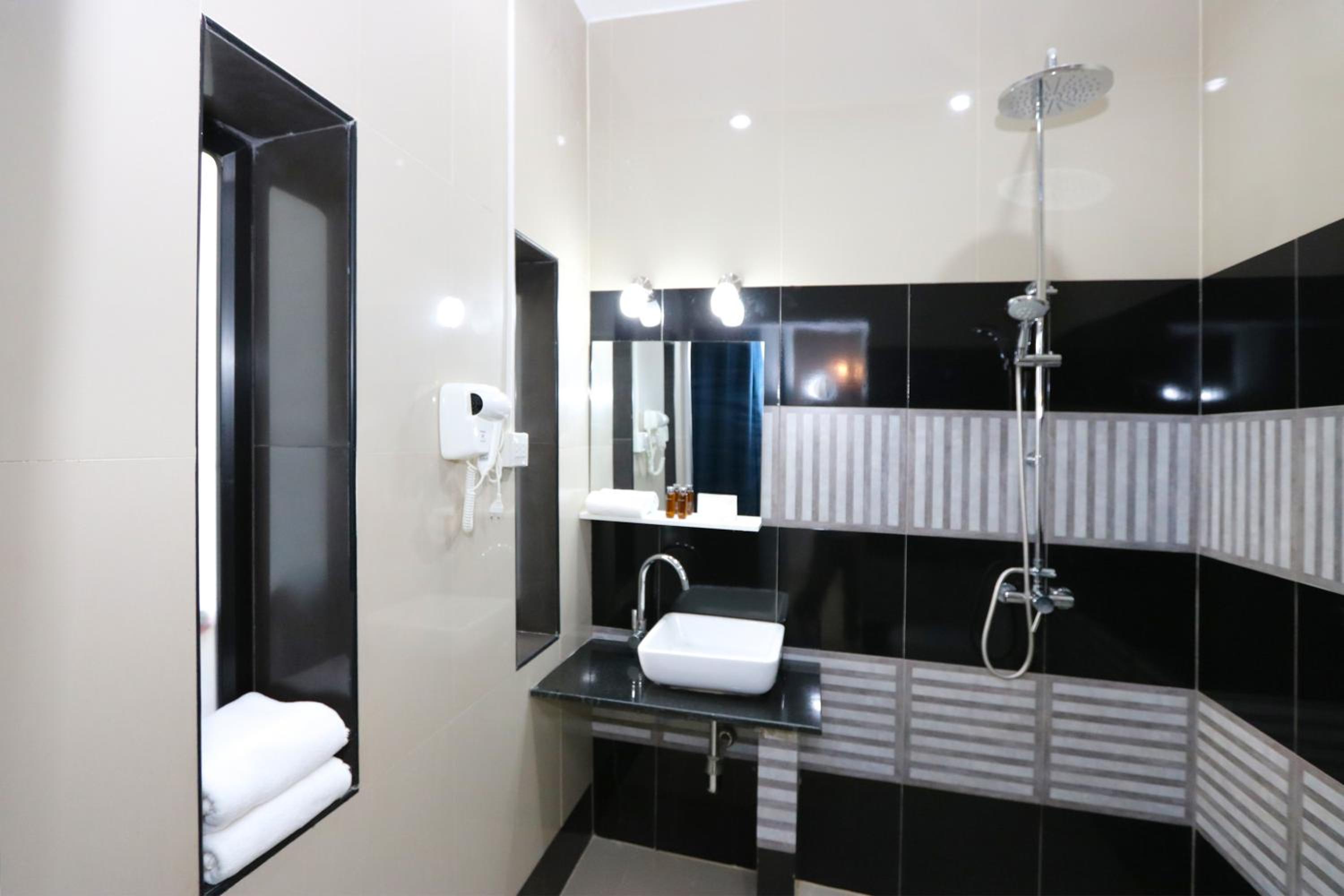 Three-Bedroom Villa photo 2