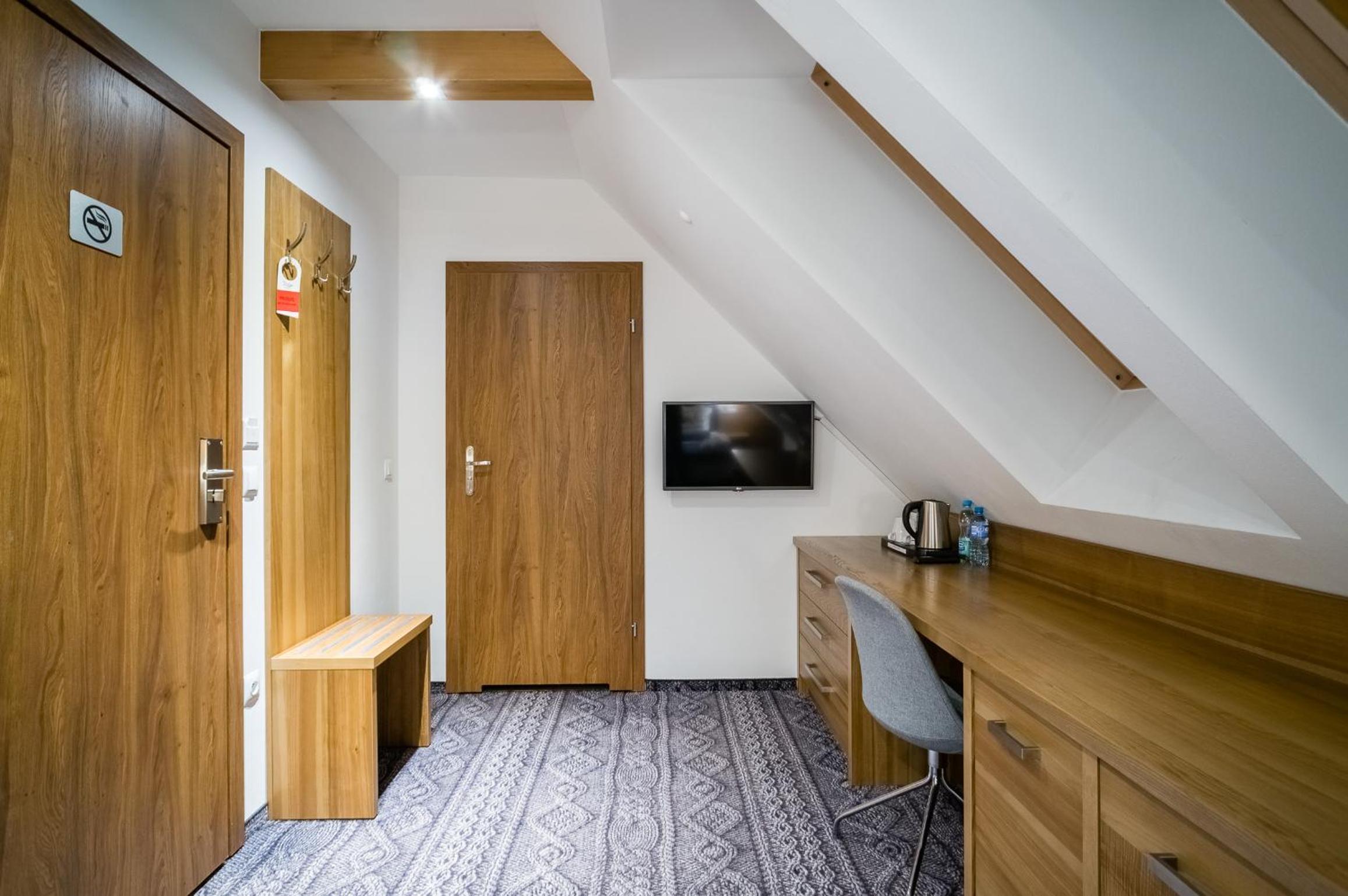 Small Double Room - Photo 5