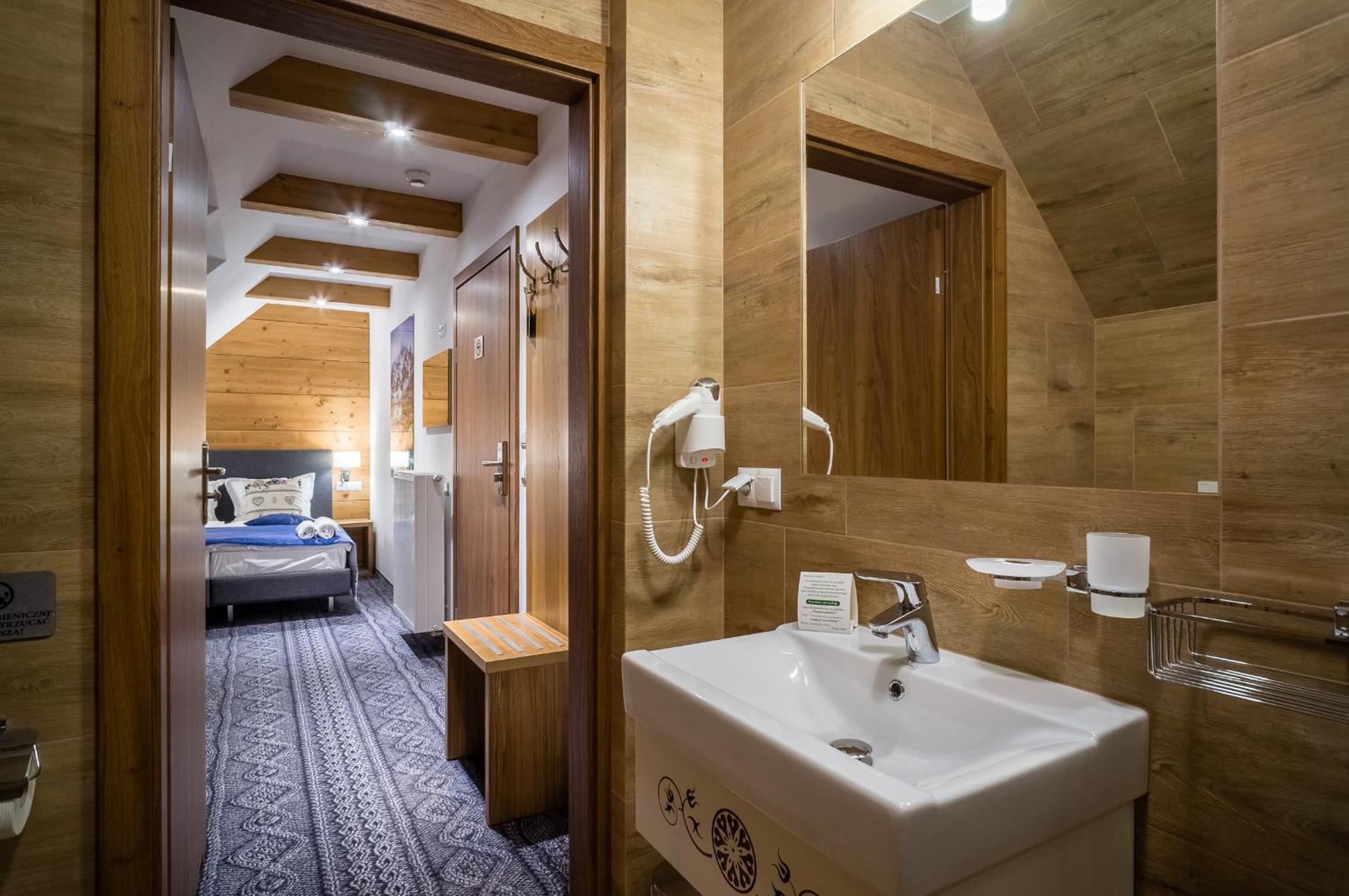 Small Double Room - Photo 7
