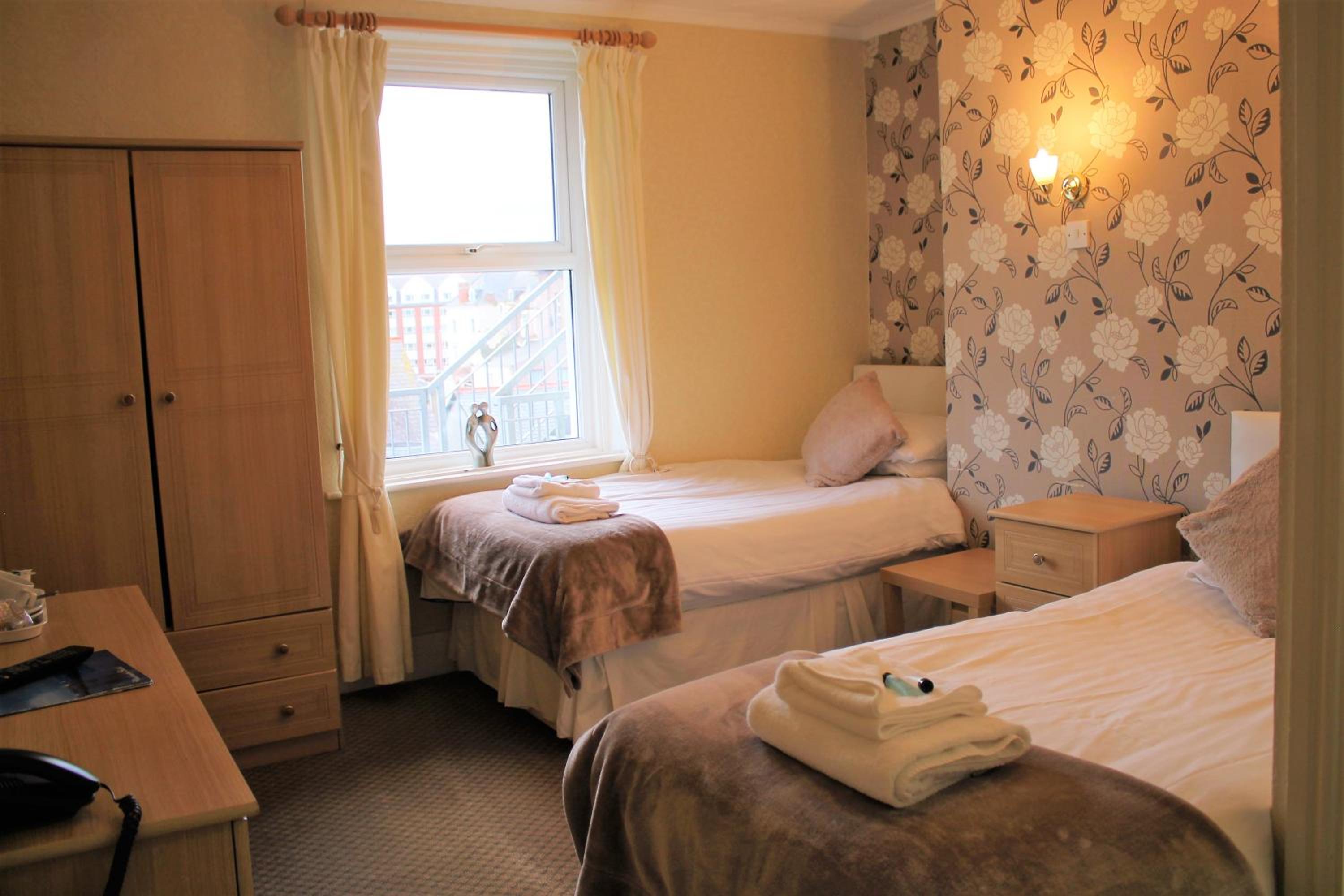 Twin Room - Photo 5