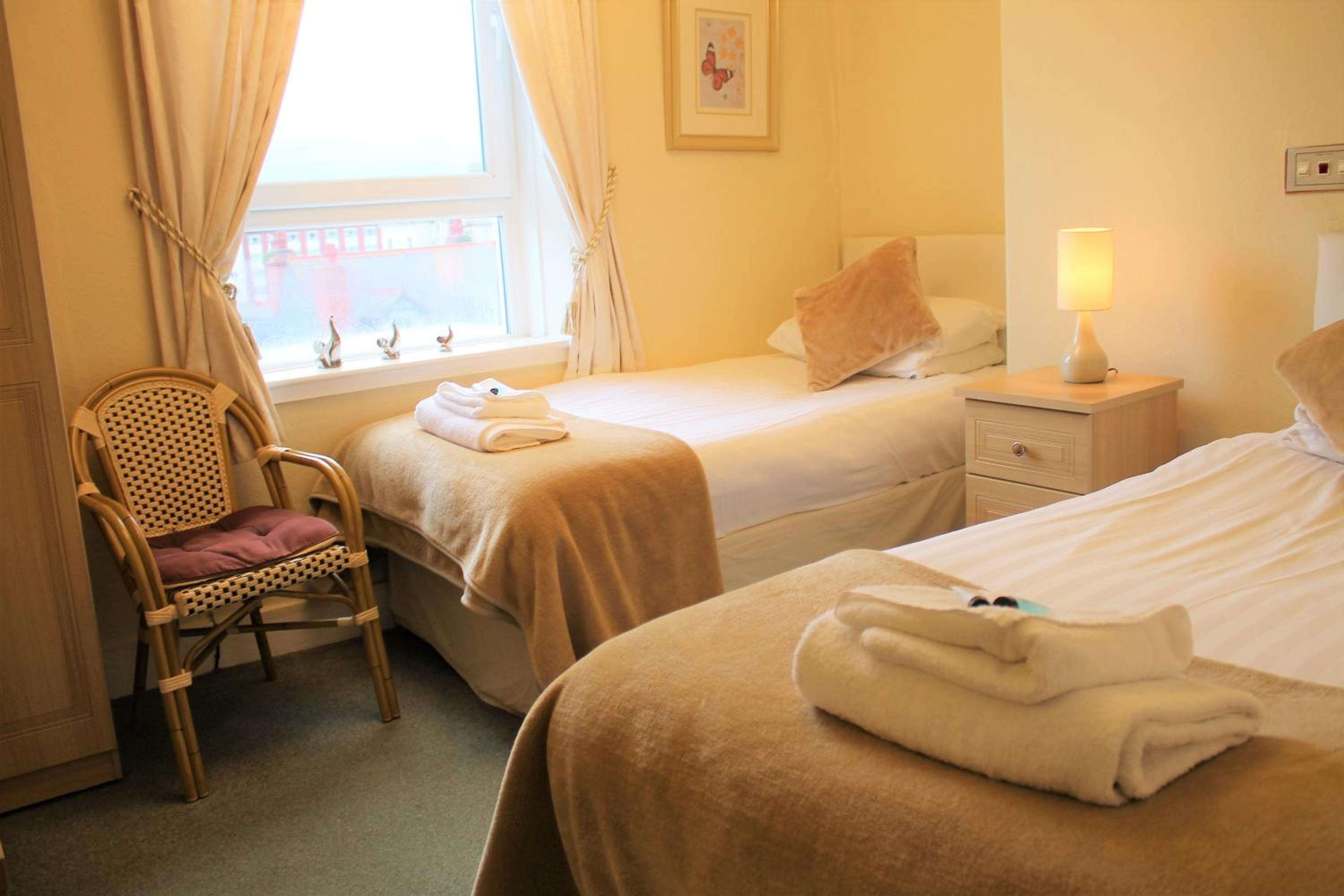 Twin Room - Photo 6