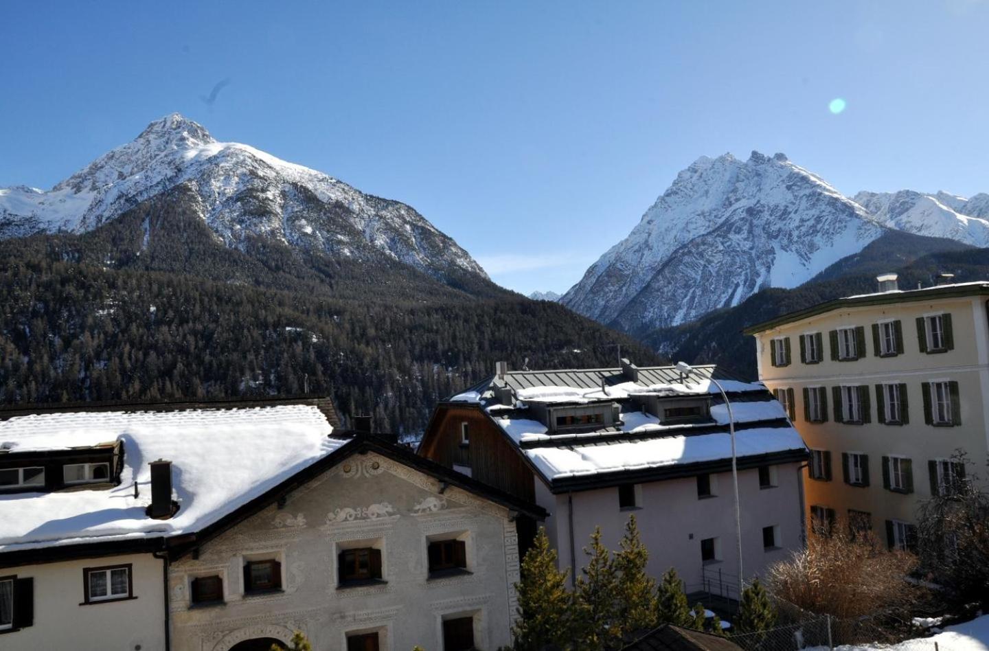 Apartment with Mountain View photo 3