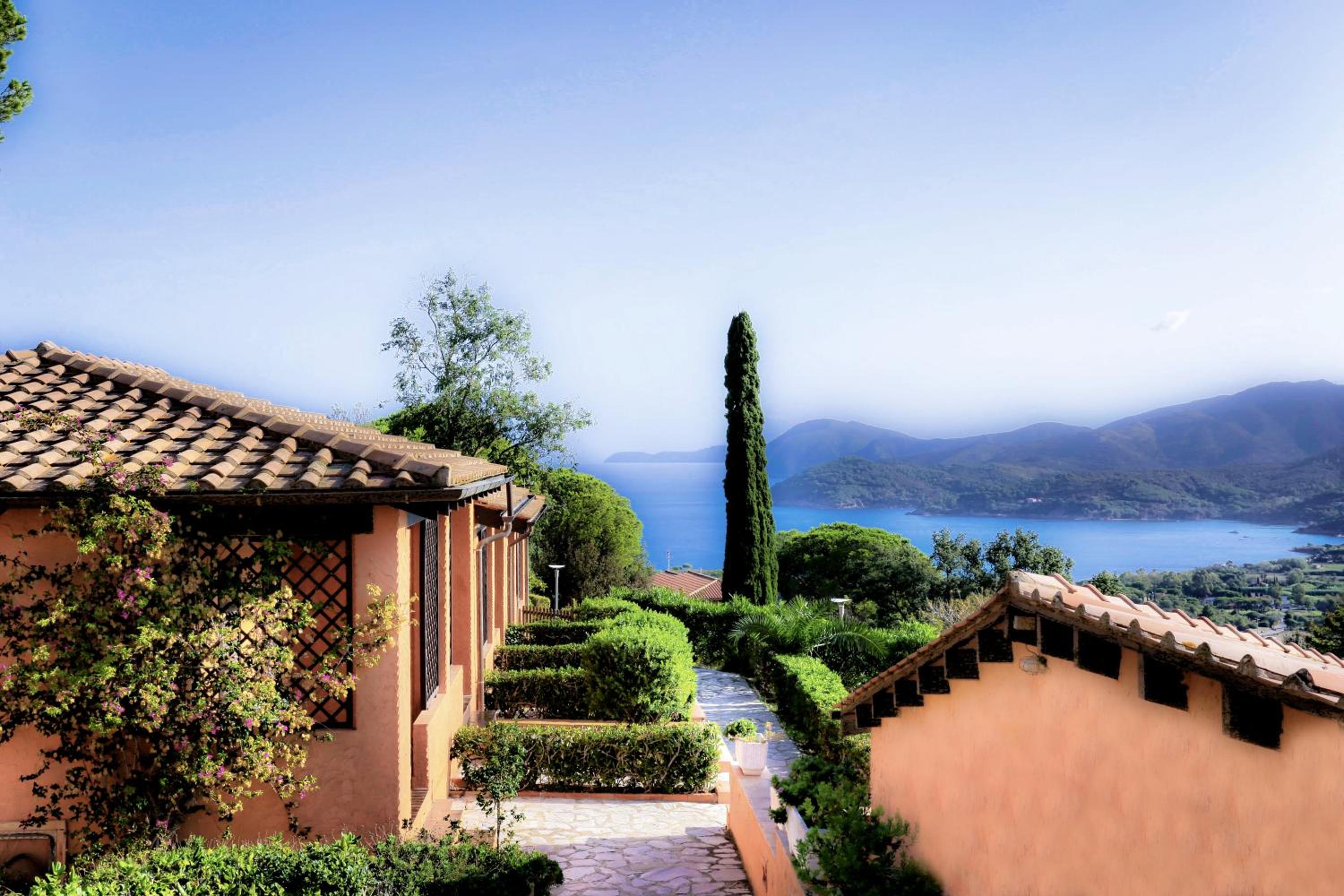 Classic Double Room with Sea View - Photo 2