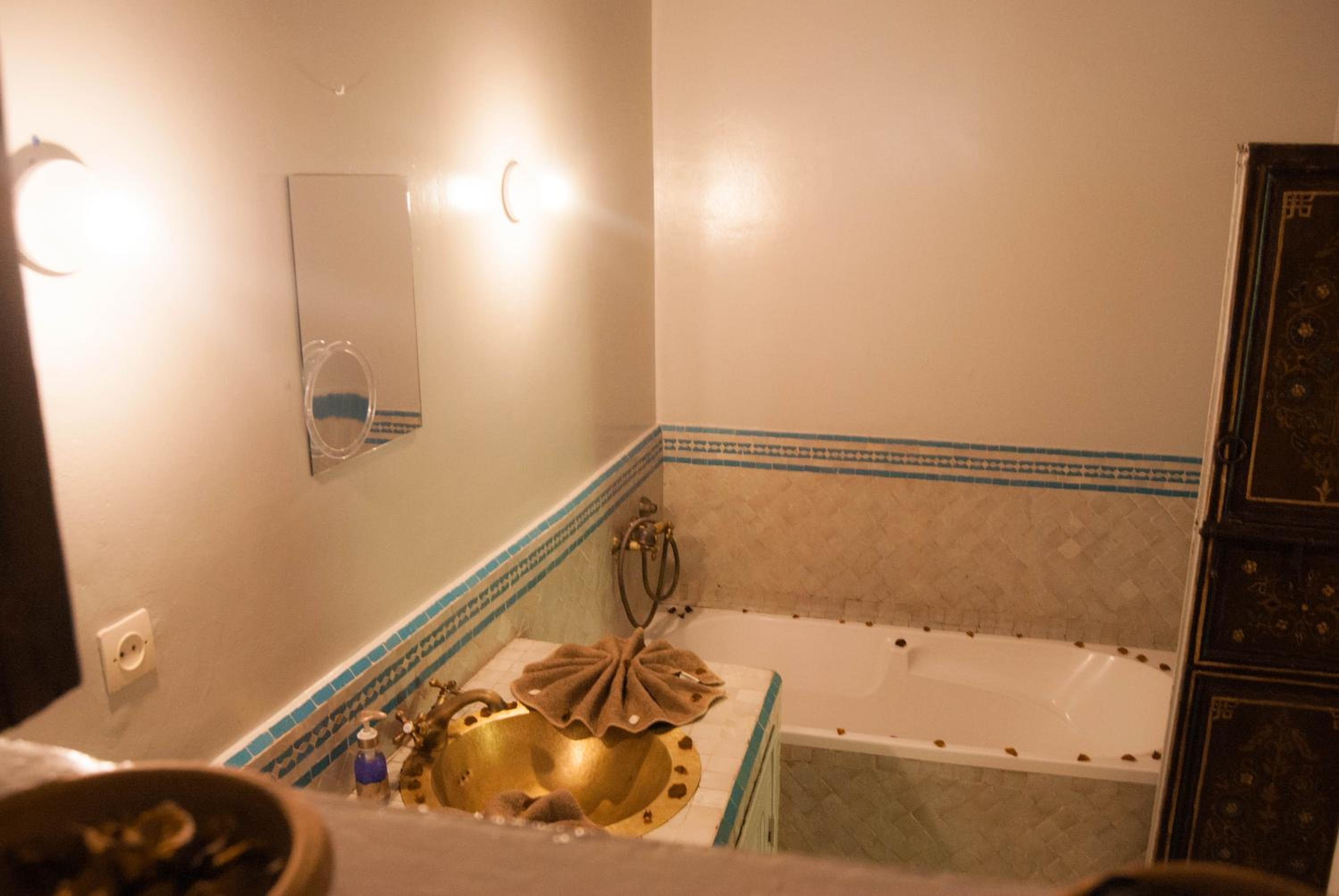 Double Room with Private Bathroom - Photo 7