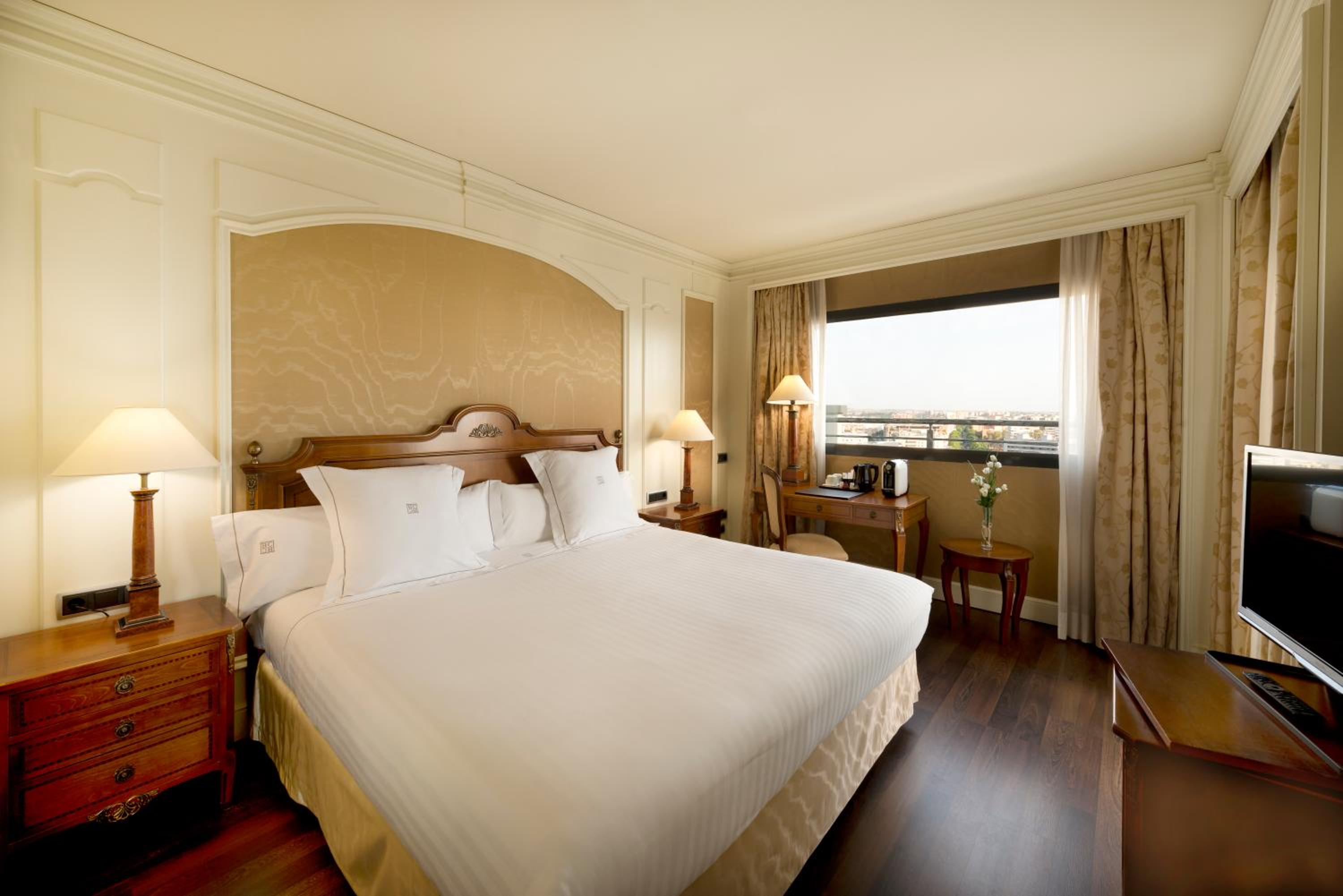 Romantic Package - Deluxe Double Room with Bath