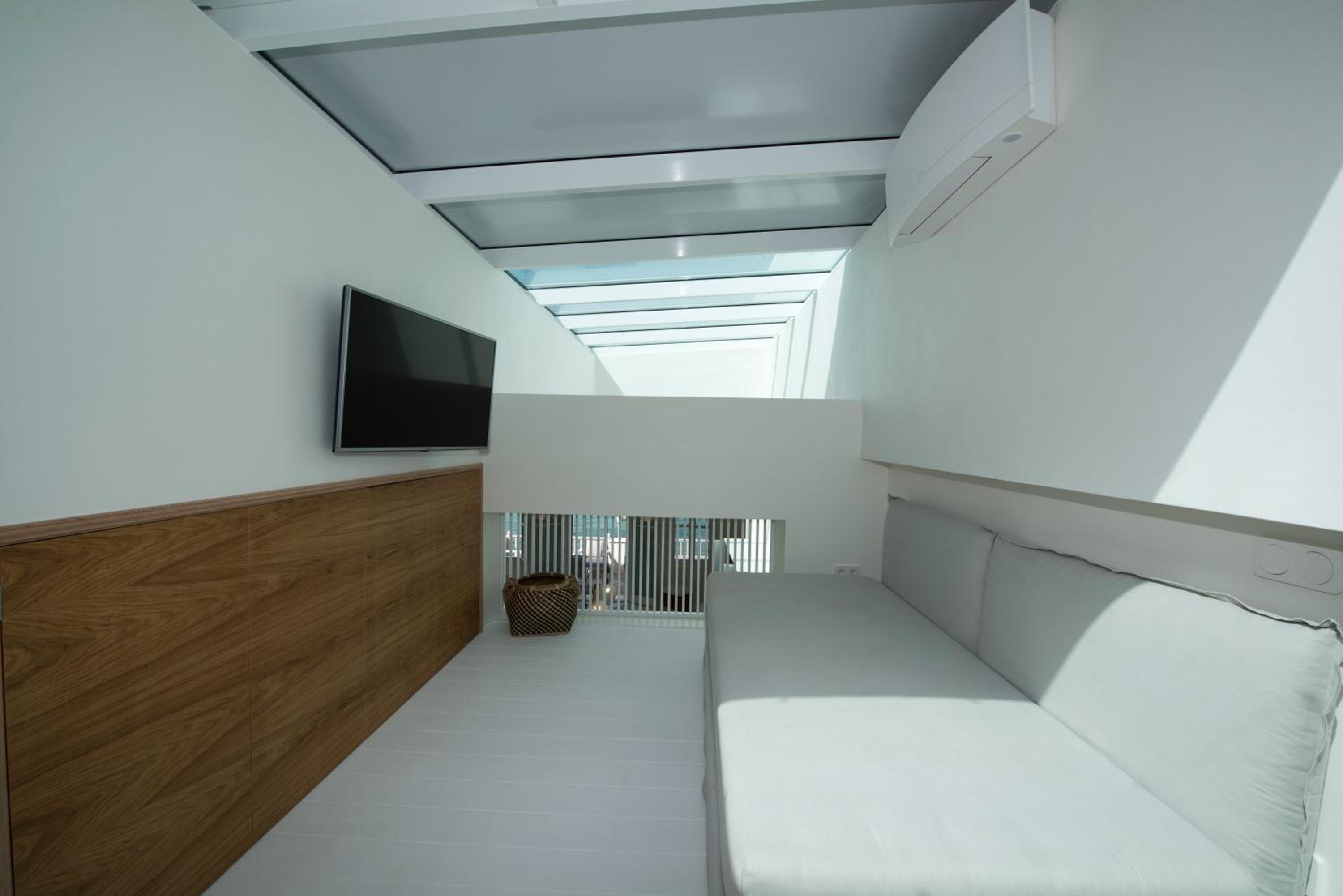 Villa with Sea View - Photo 3