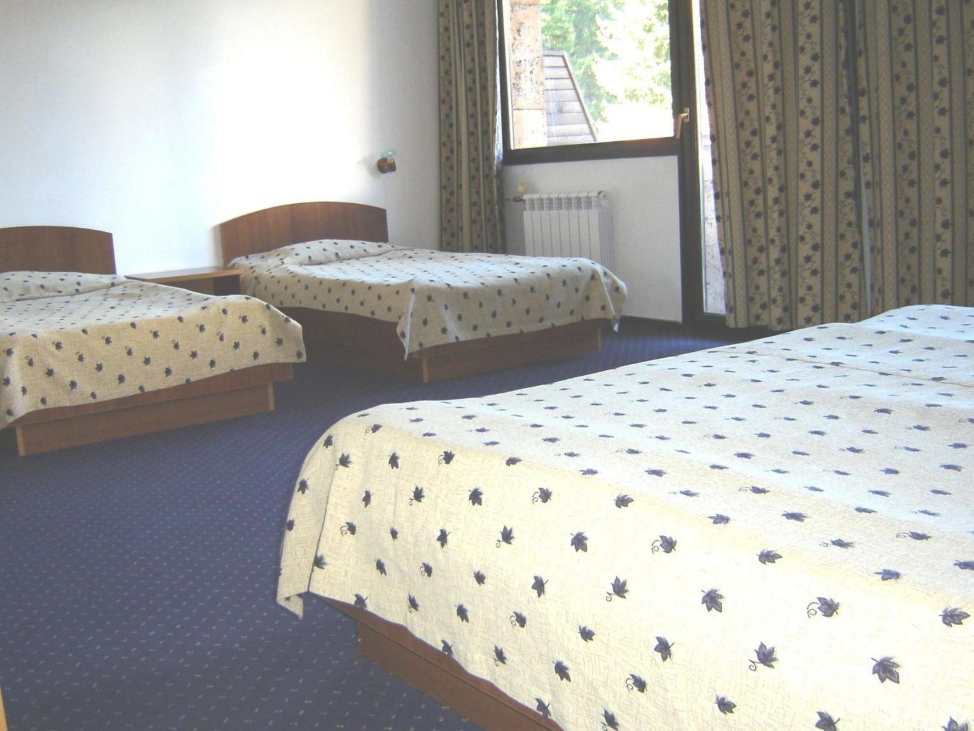 Triple Room - Photo 9