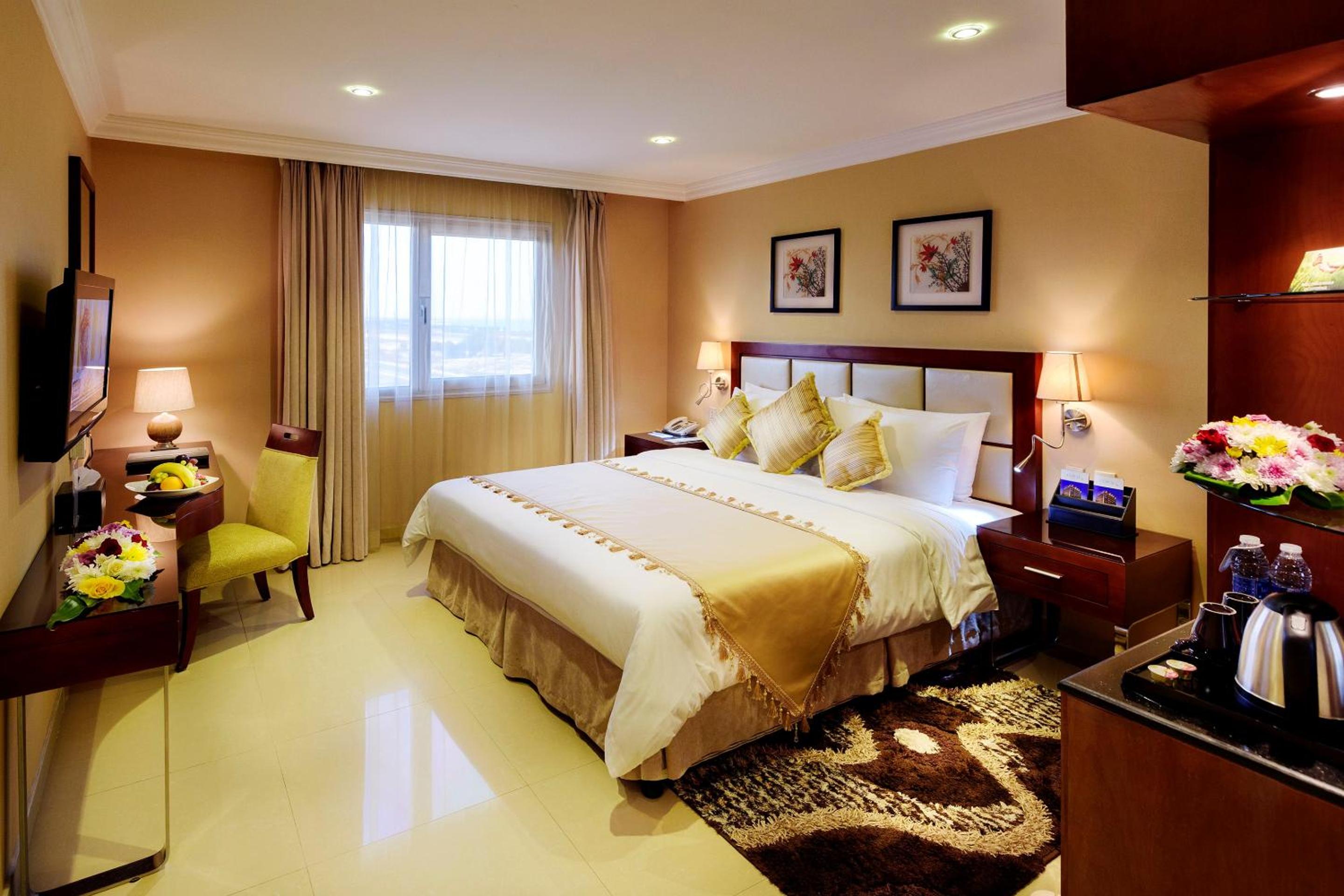 Executive Suite - Photo 4