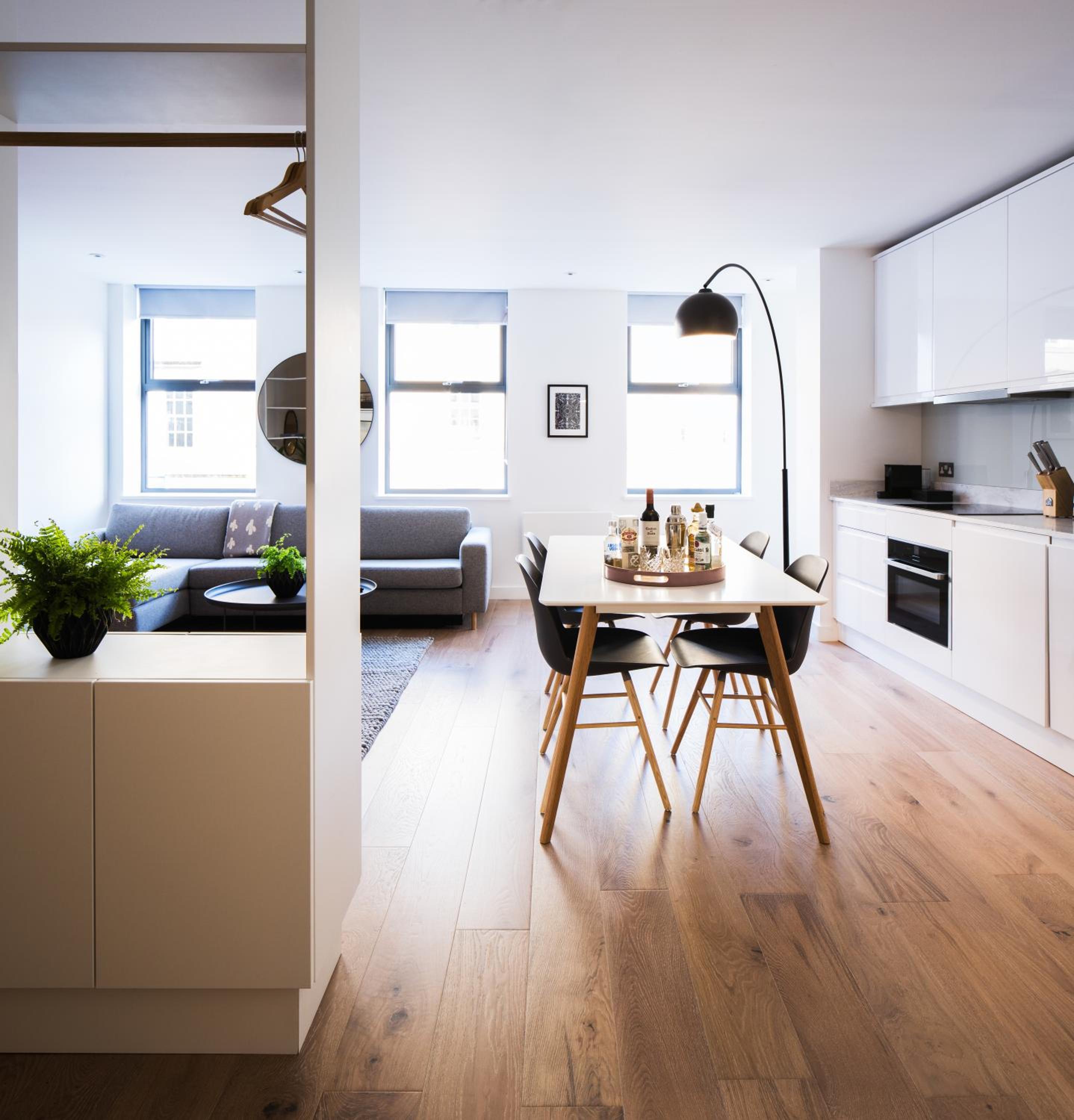 Deluxe Studio Apartment photo 2