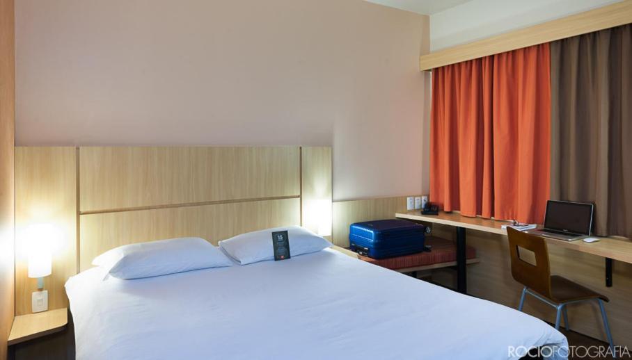 Quarto com 1 Cama de Casal e 1 Cama de Solteiro photo 2