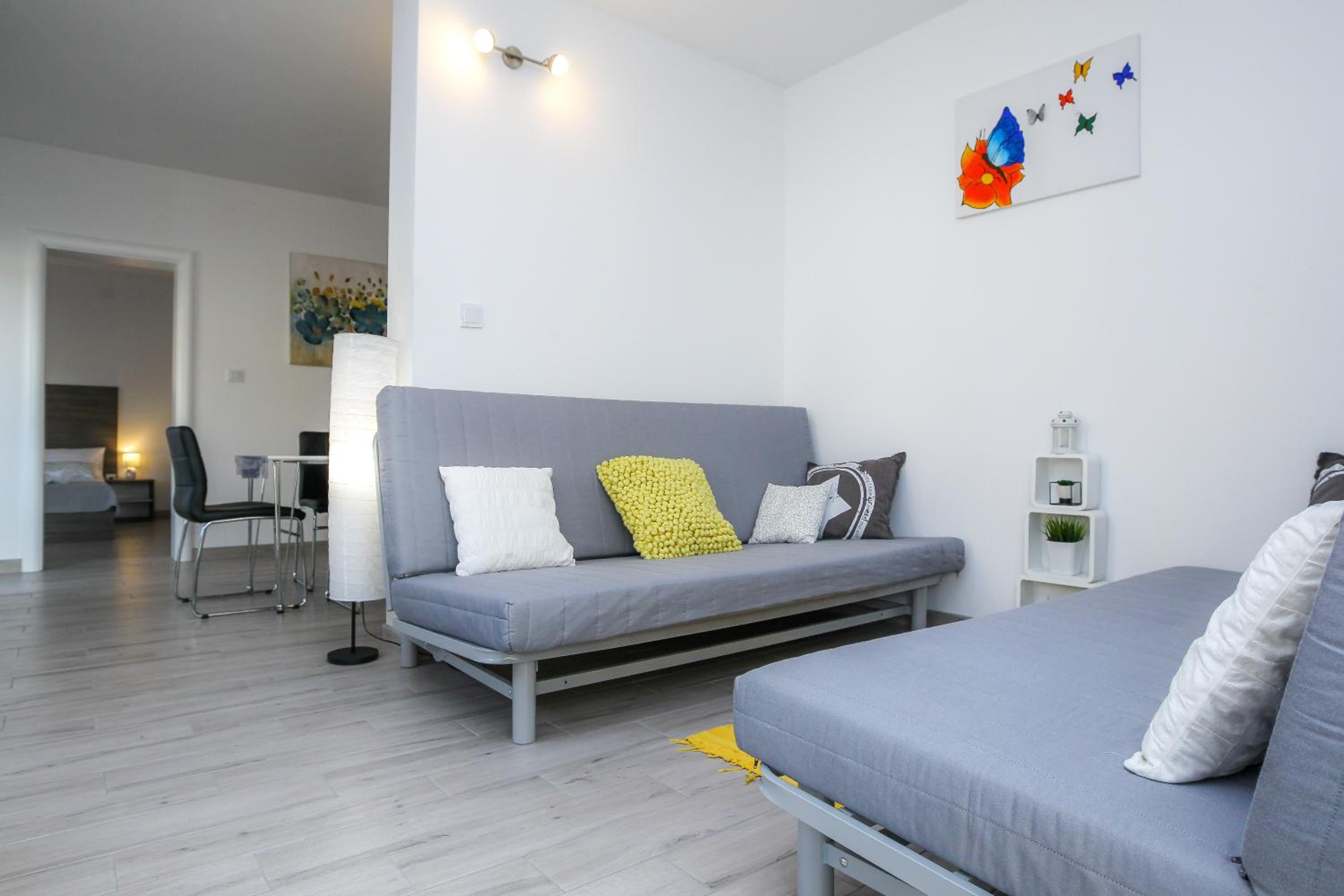 Deluxe One-Bedroom Apartment with Terrace - Photo 12