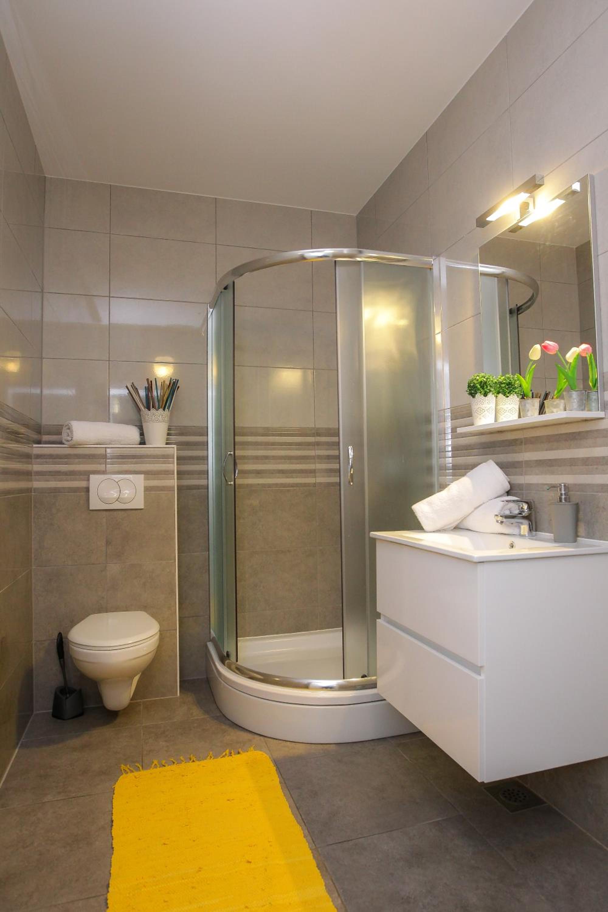Deluxe One-Bedroom Apartment with Terrace - Photo 2