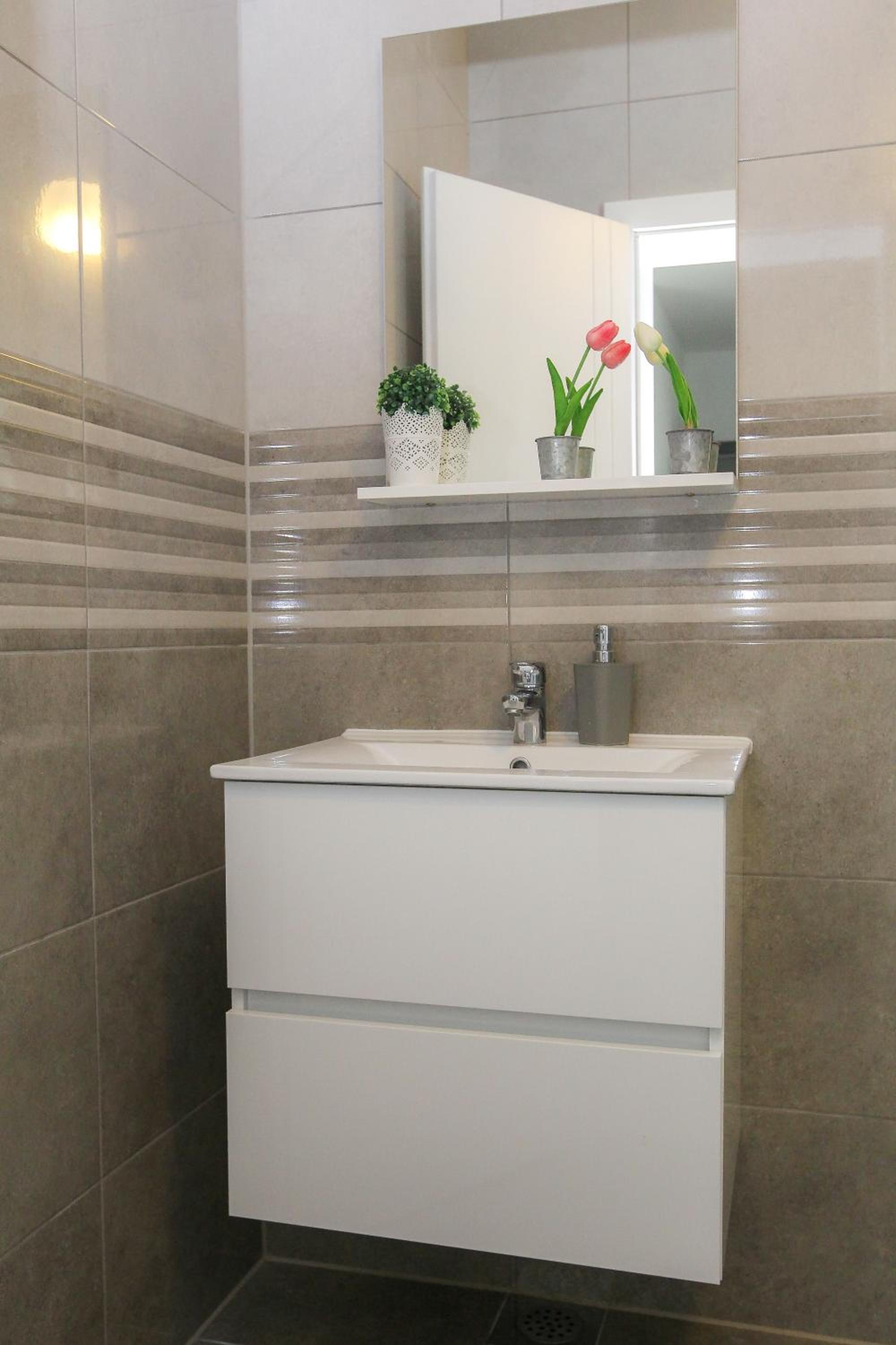 Deluxe One-Bedroom Apartment with Terrace - Photo 9
