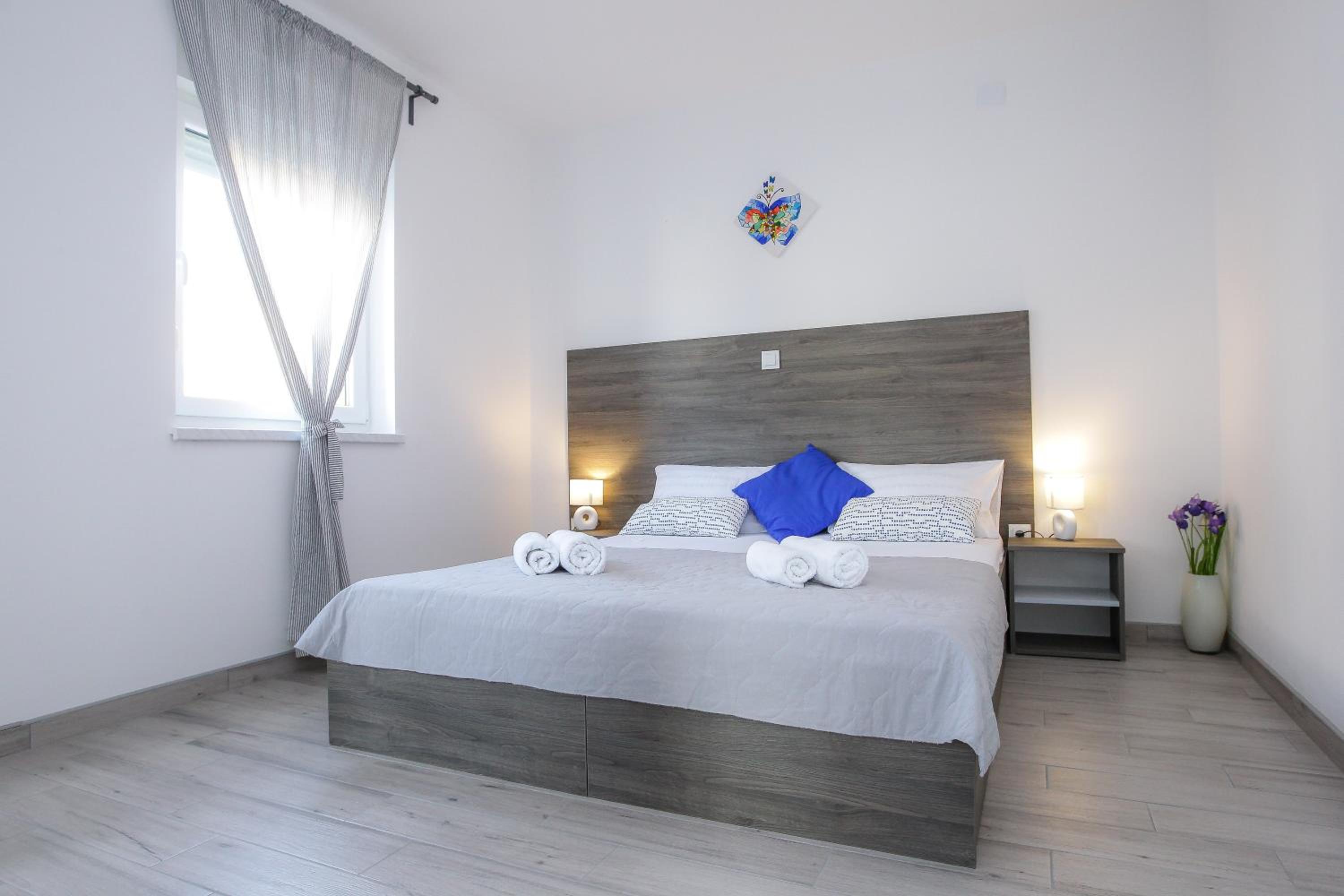 Deluxe One-Bedroom Apartment with Terrace - Photo 1