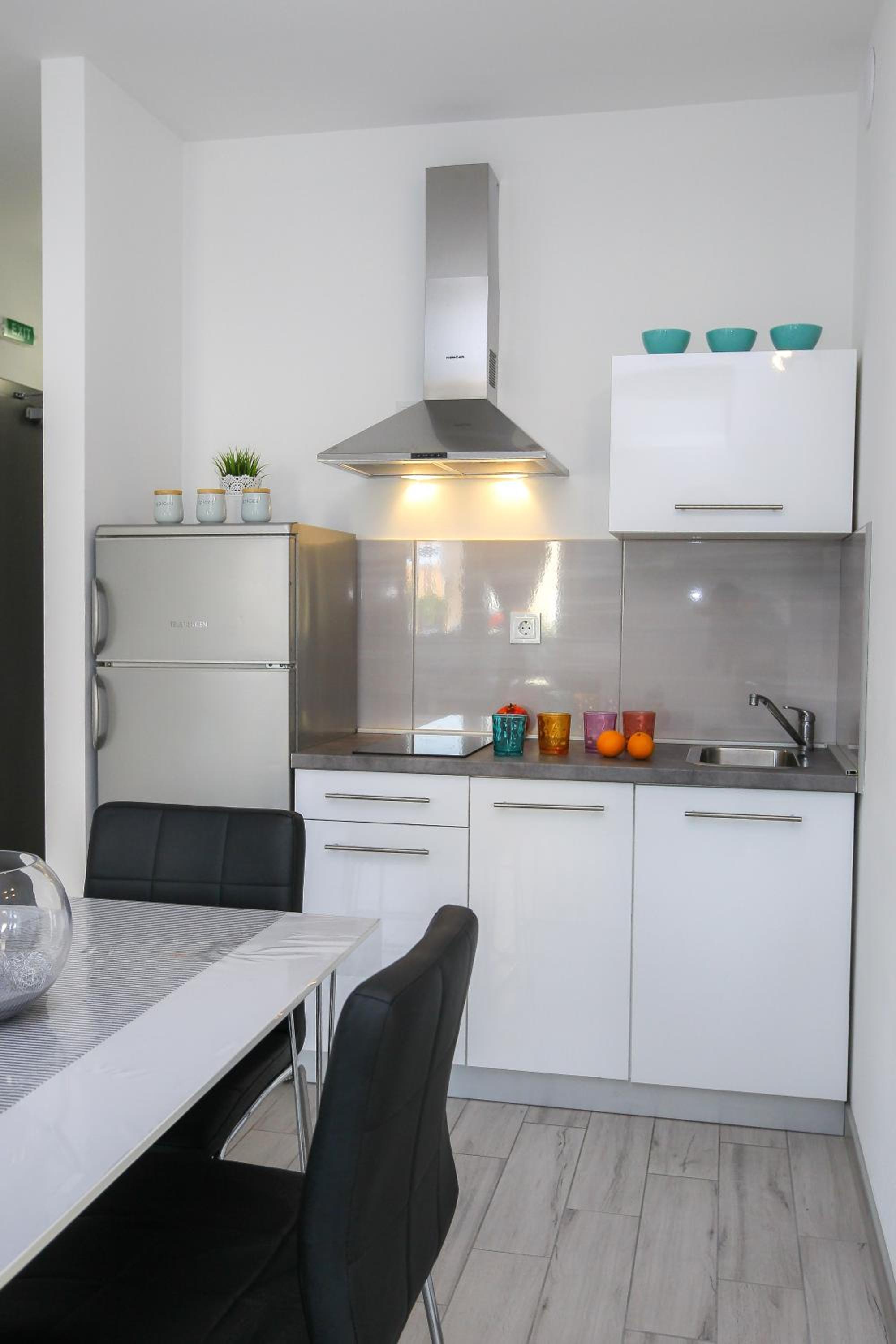 Deluxe One-Bedroom Apartment with Terrace - Photo 15