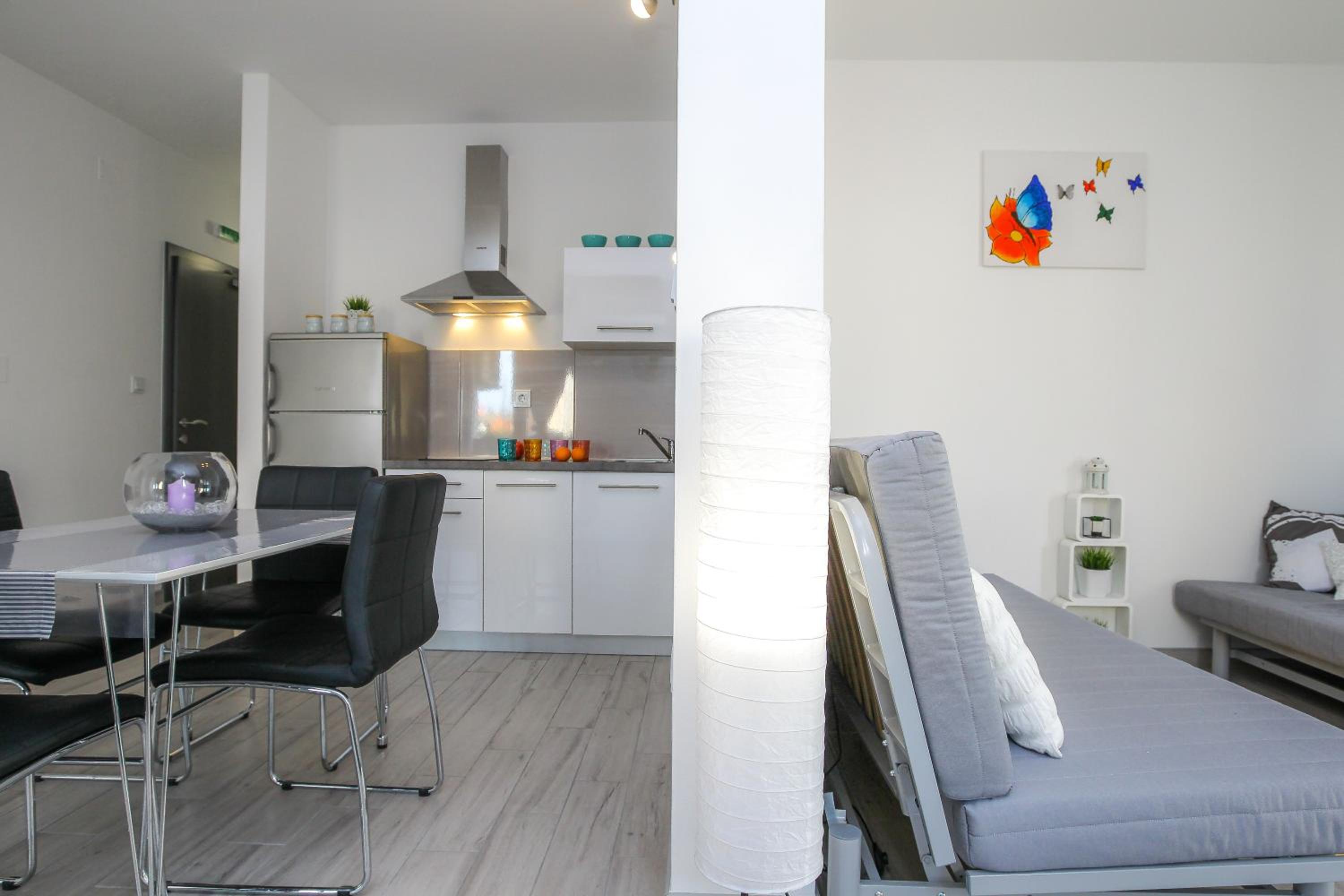 Deluxe One-Bedroom Apartment with Terrace - Photo 5