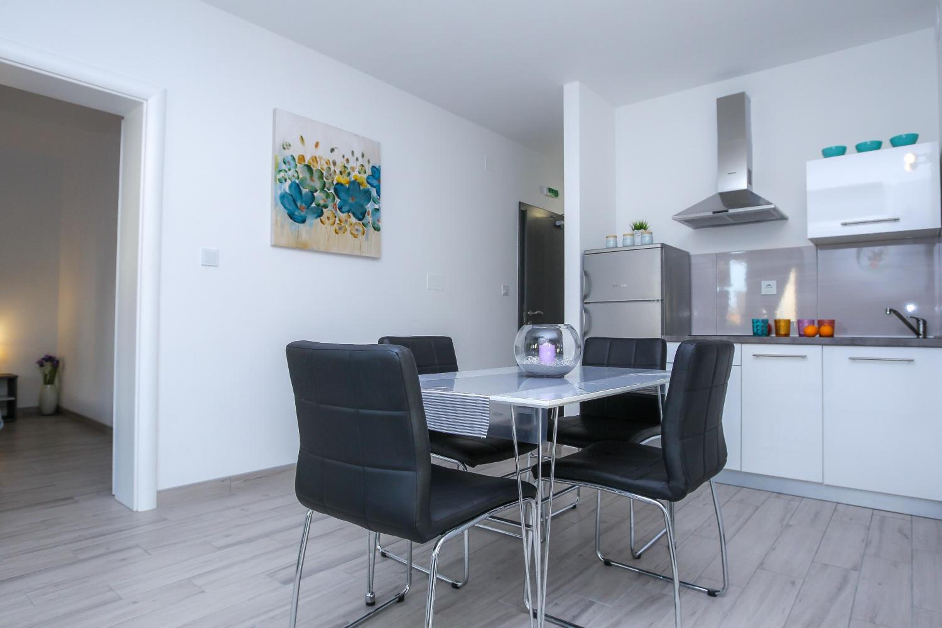Deluxe One-Bedroom Apartment with Terrace - Photo 7