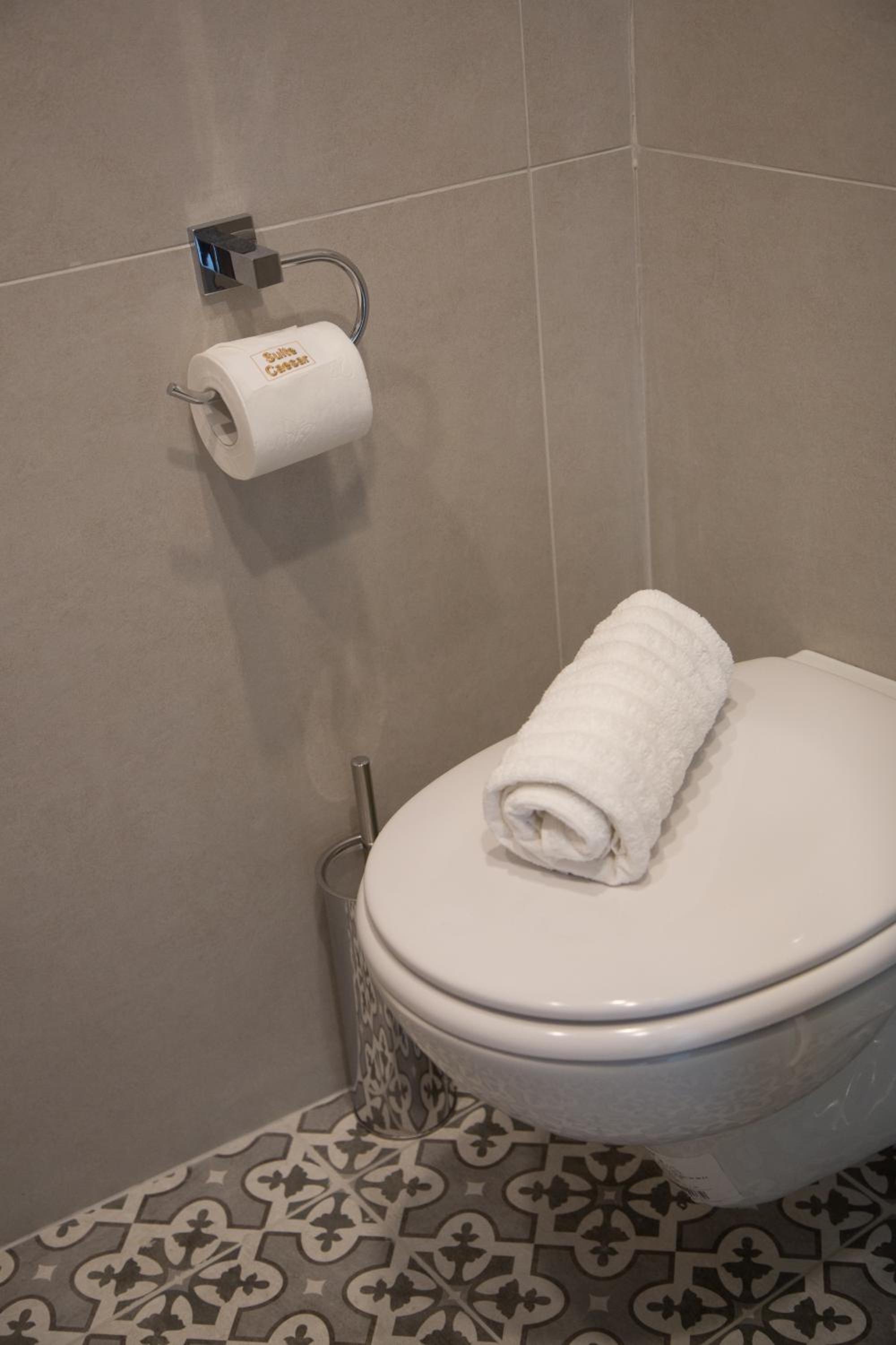 Two-Bedroom Apartment - Photo 19