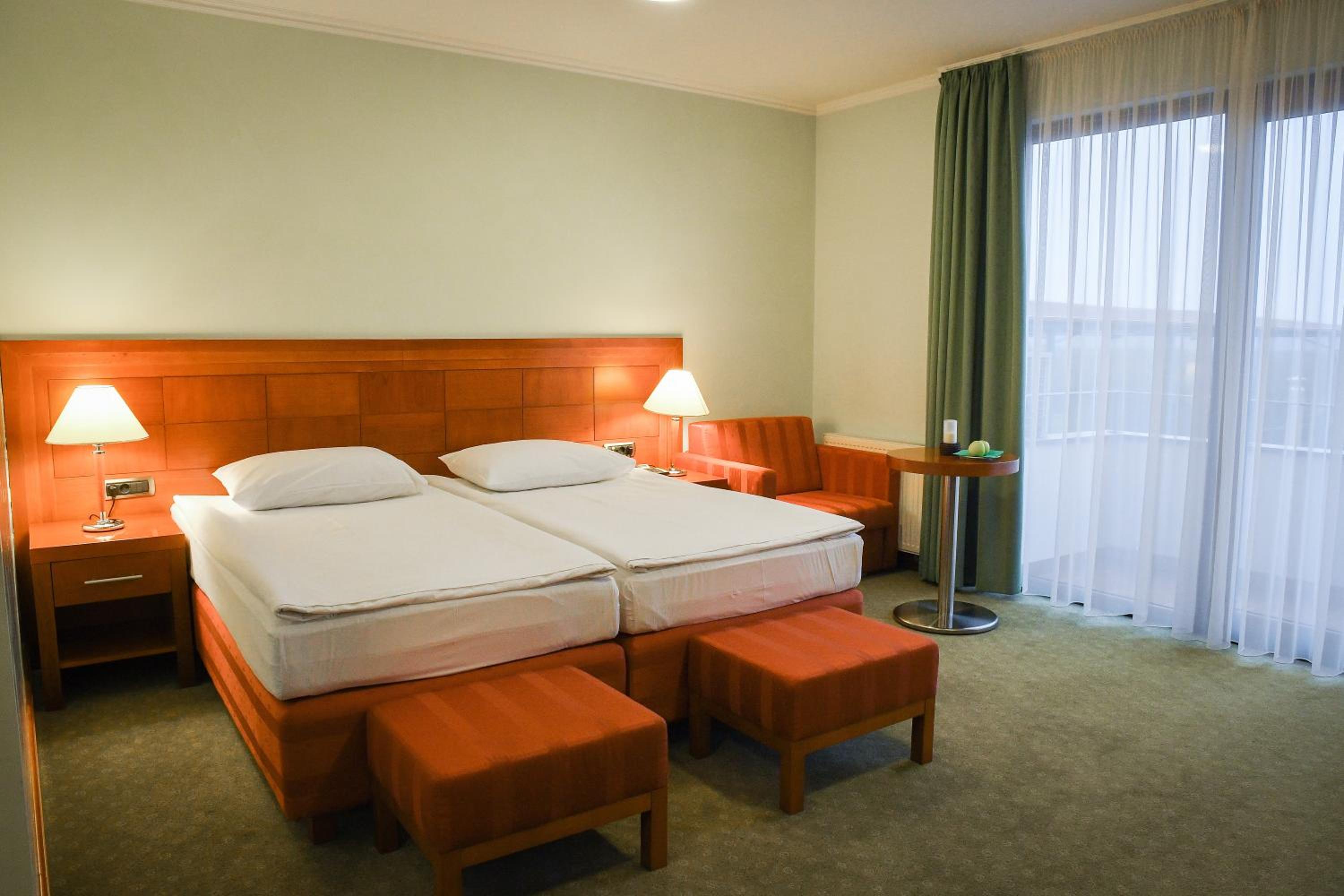 Standard Double or Twin Room - Photo 5
