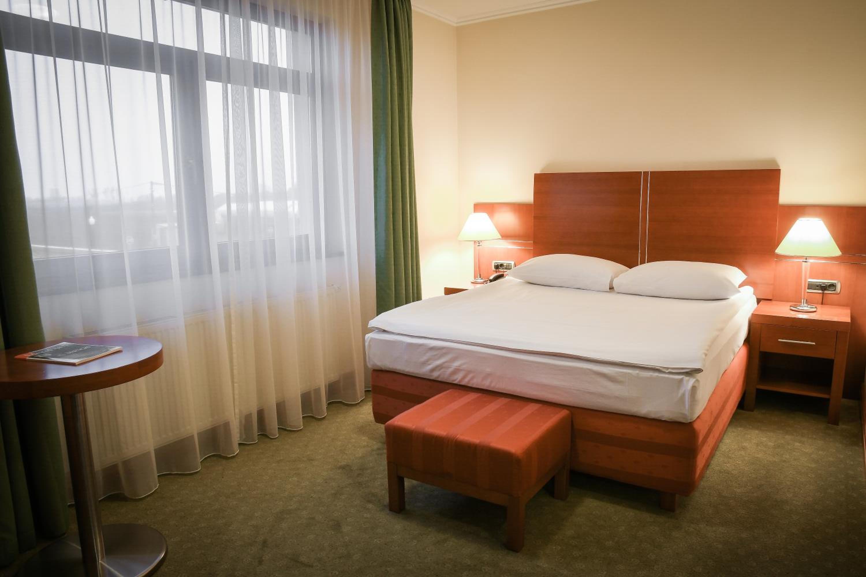 Standard Double or Twin Room - Photo 3