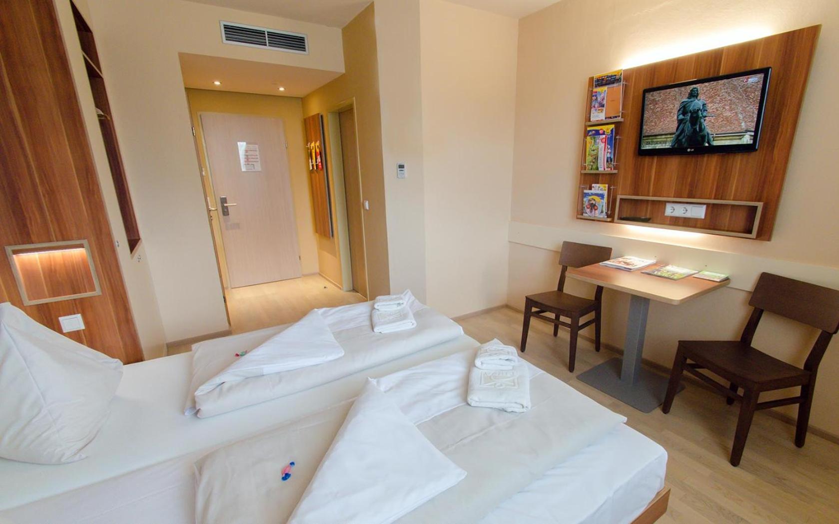Double Room - Photo 7