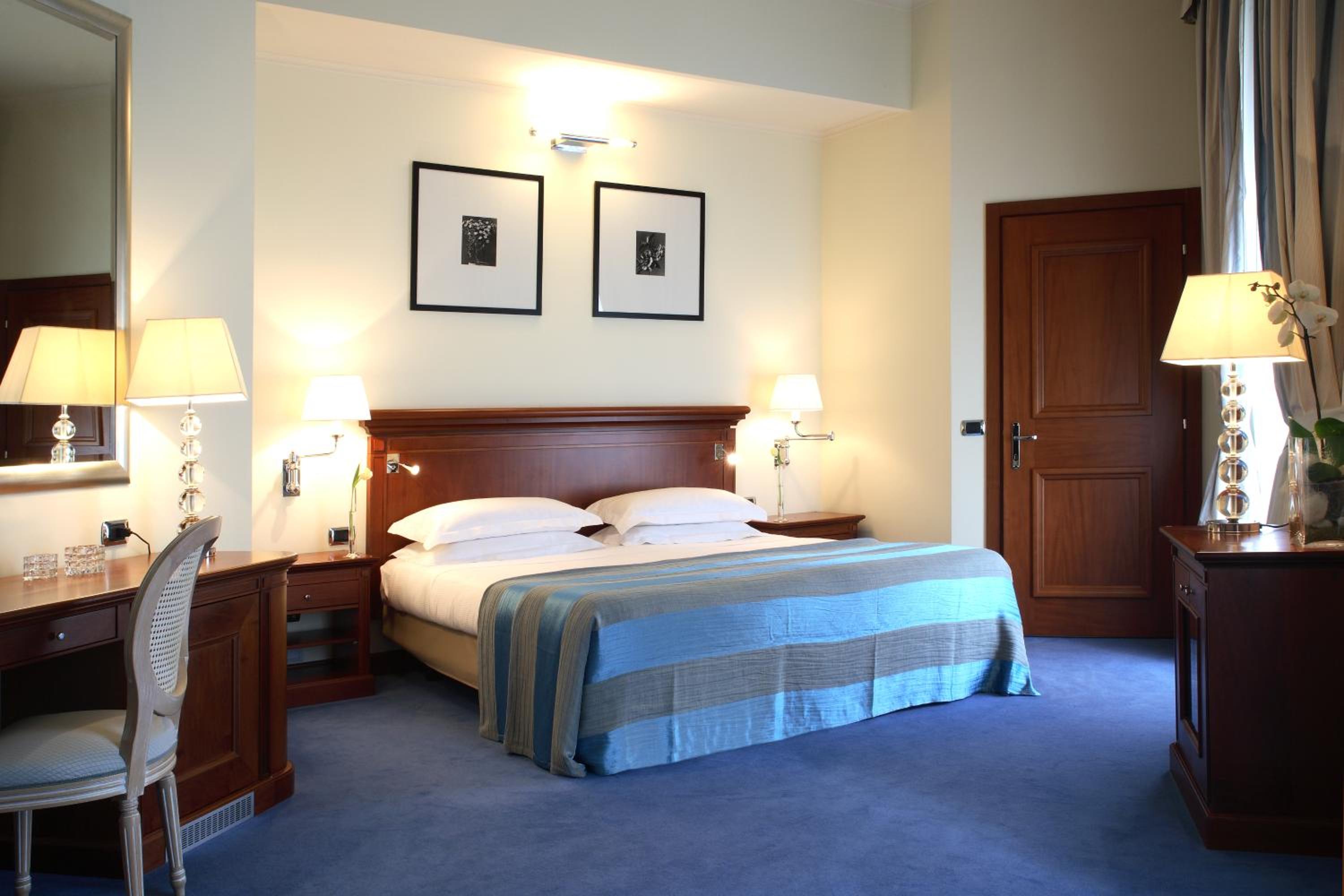Two Connecting Double Rooms - Photo 1