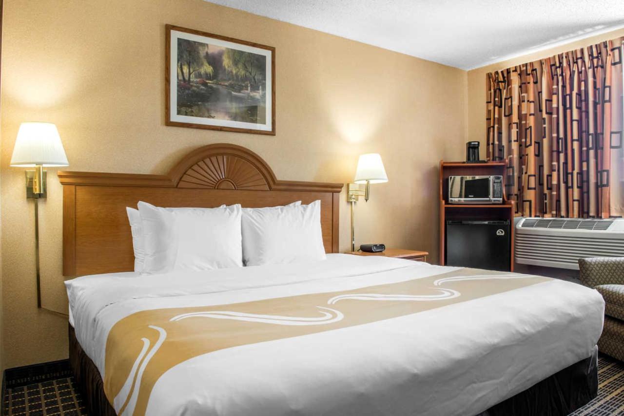 King Room - Non-Smoking - Photo 2