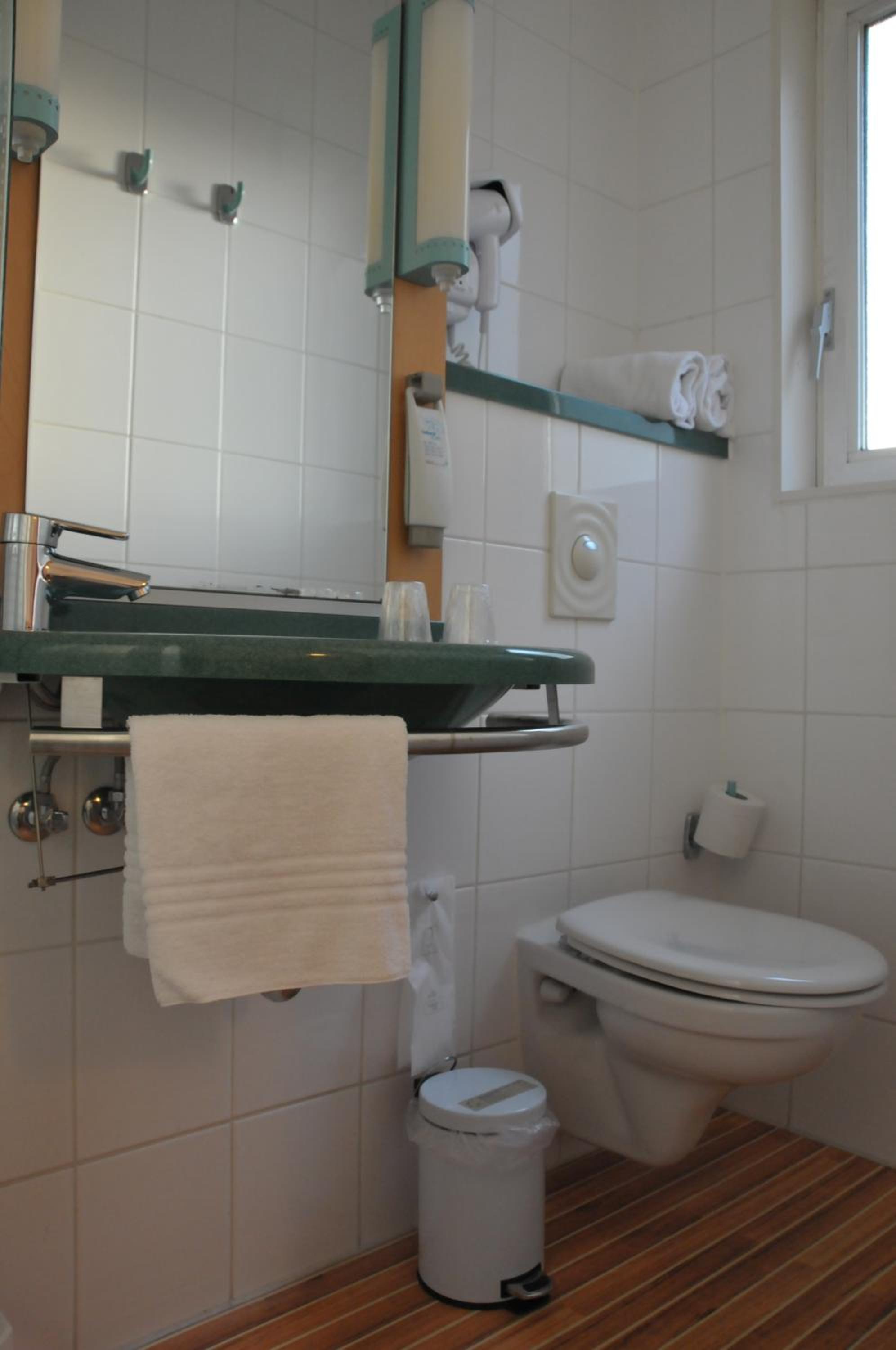 Standard Double Room - Photo 5
