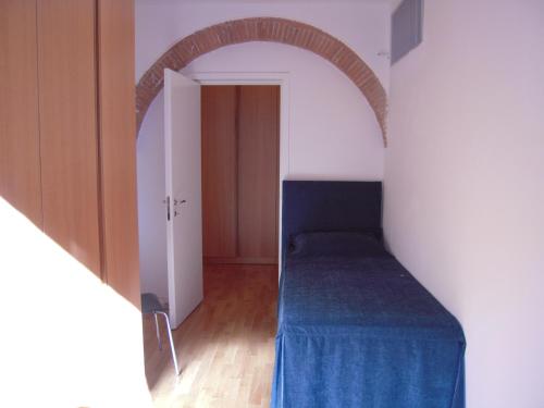Three-Bedroom Apartment with Balcony photo 1