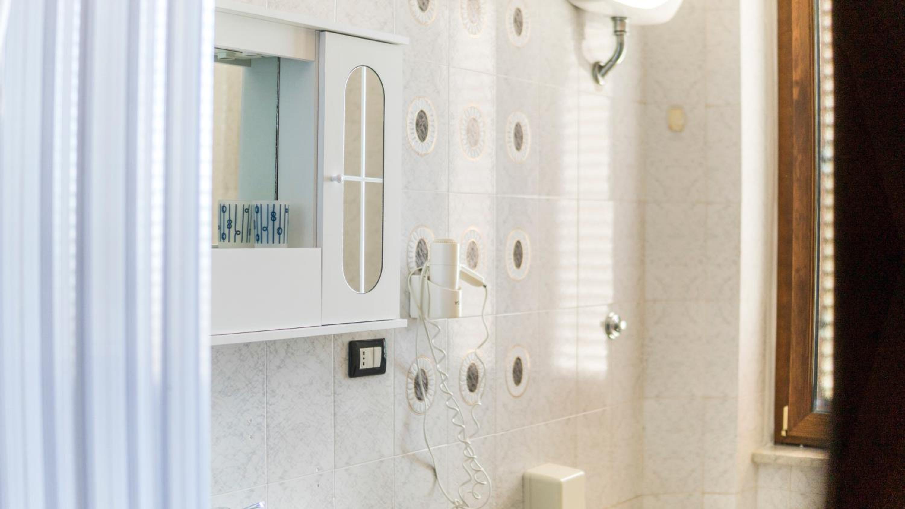 Comfort Triple Room with Shower - Photo 7