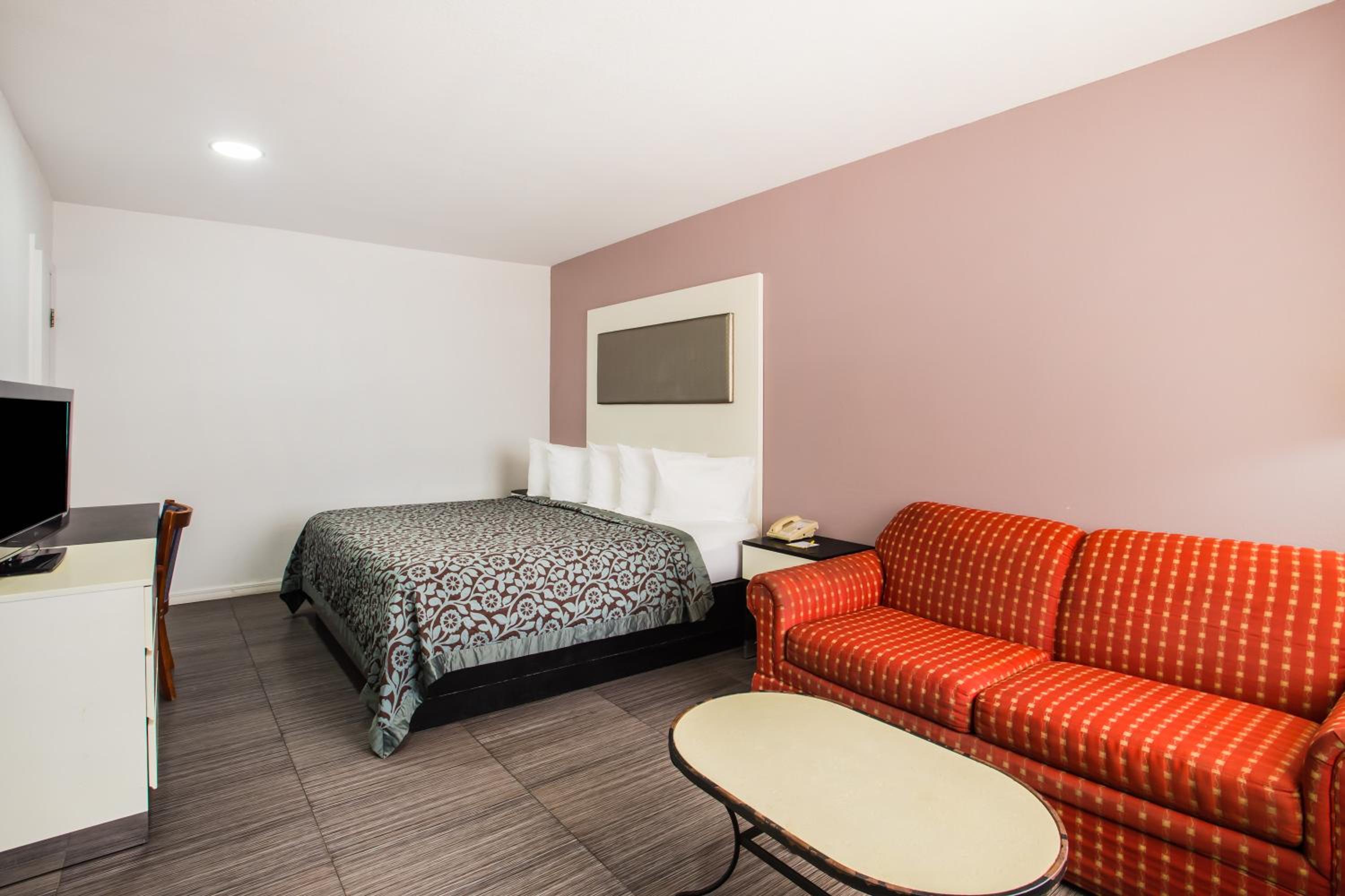 King Studio Suite - Non-Smoking - Photo 5