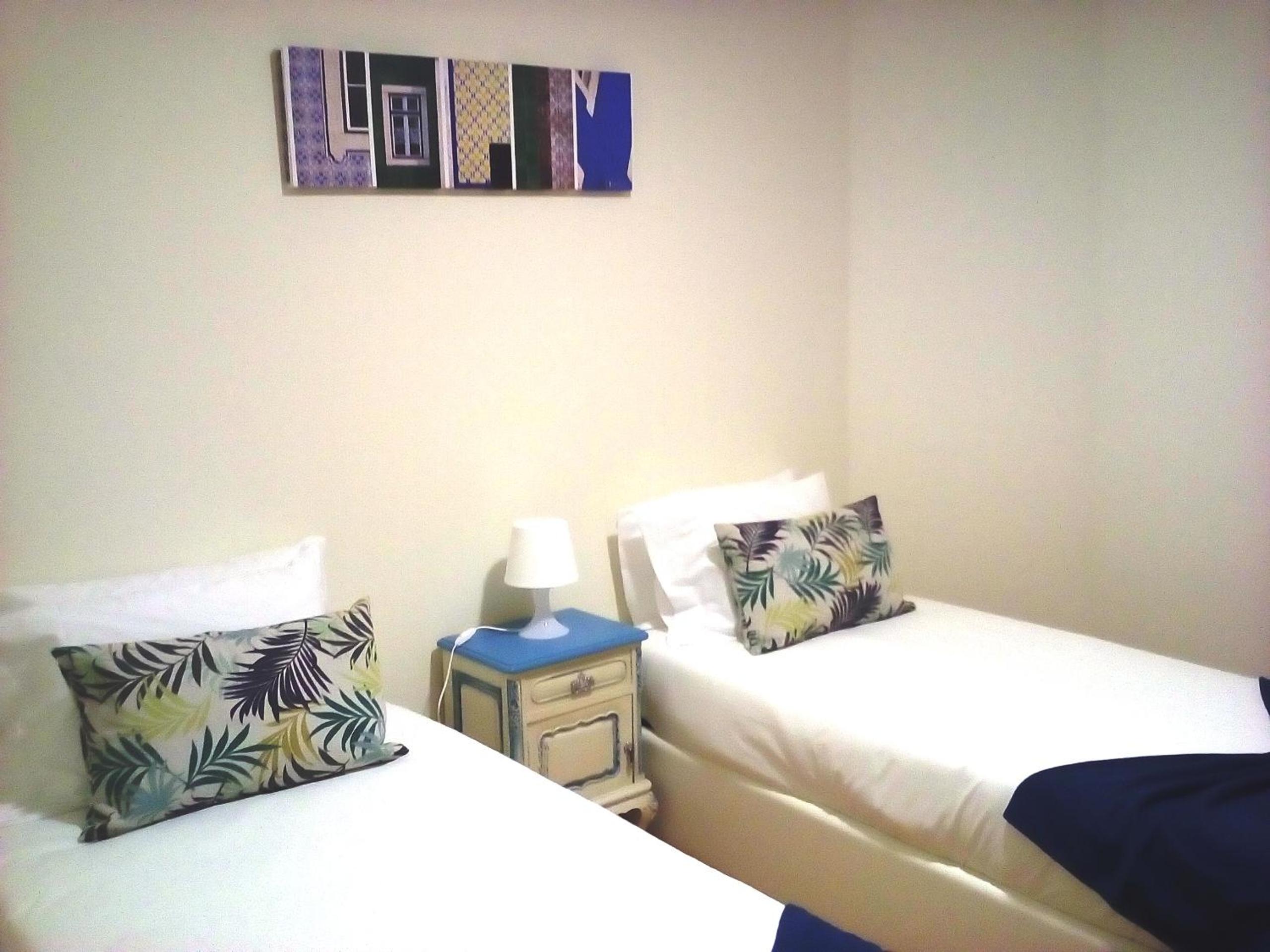 Quadruple Room with Private Bathroom - Photo 6