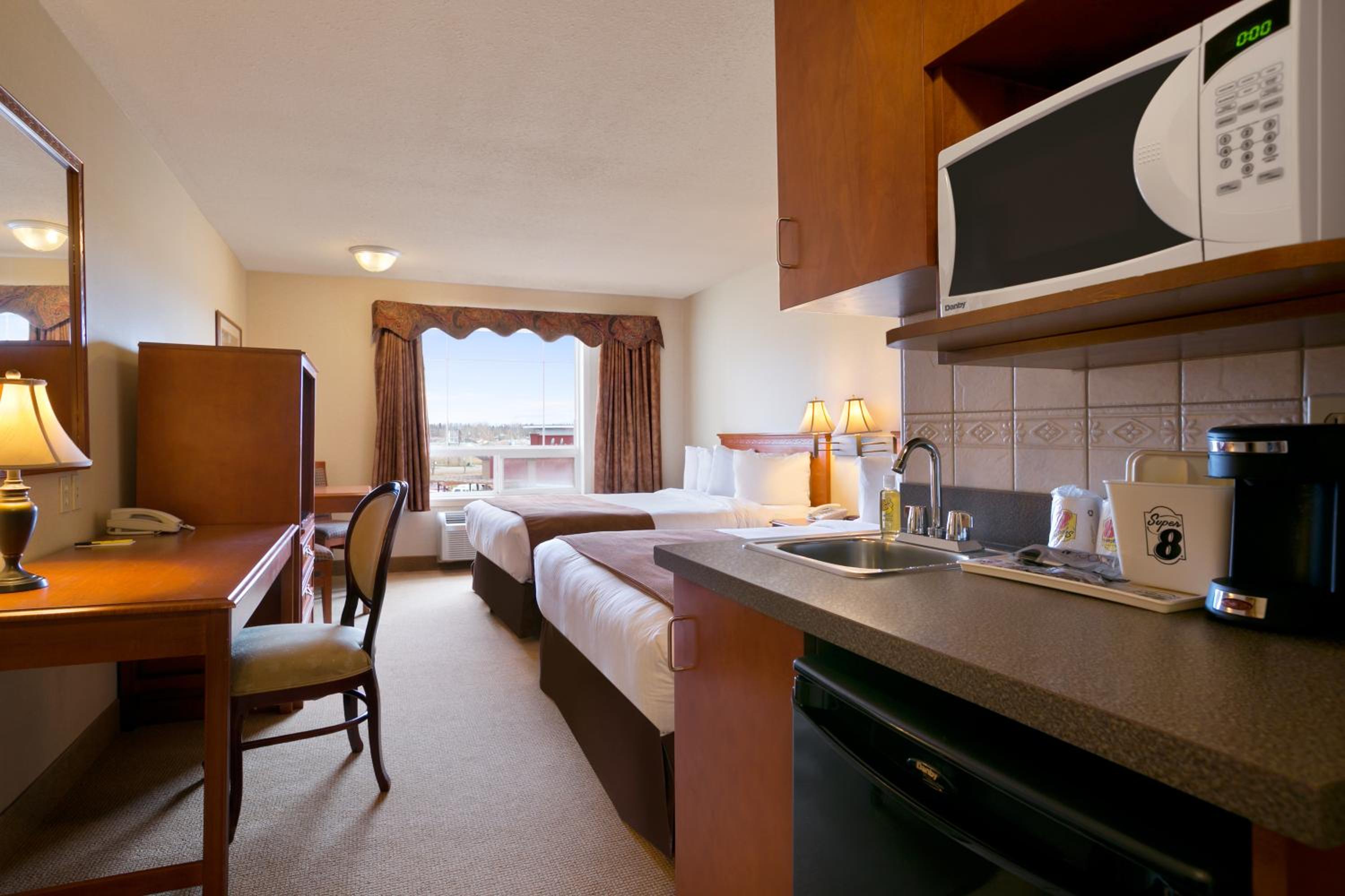 Queen Room with Two Queen Beds - Non-Smoking - Photo 1