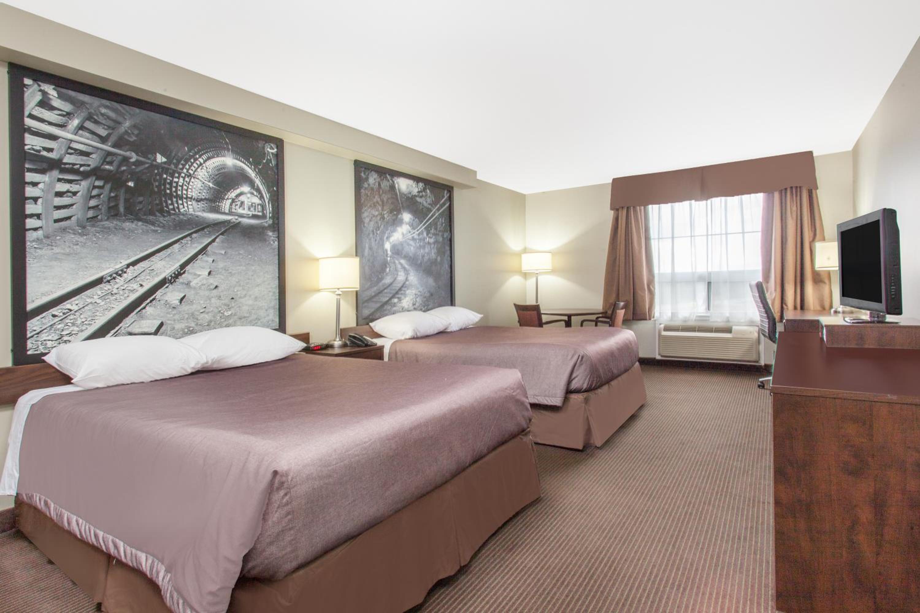 Deluxe Business Queen Room with Two Queen Beds - Non-Smoking photo 2