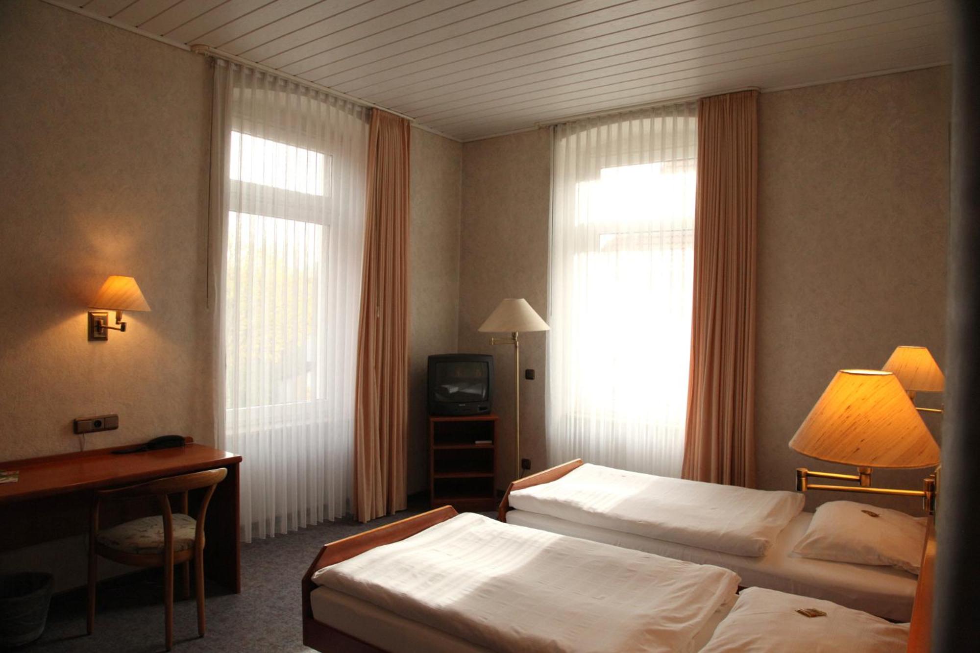 Double or Twin Room - Photo 4