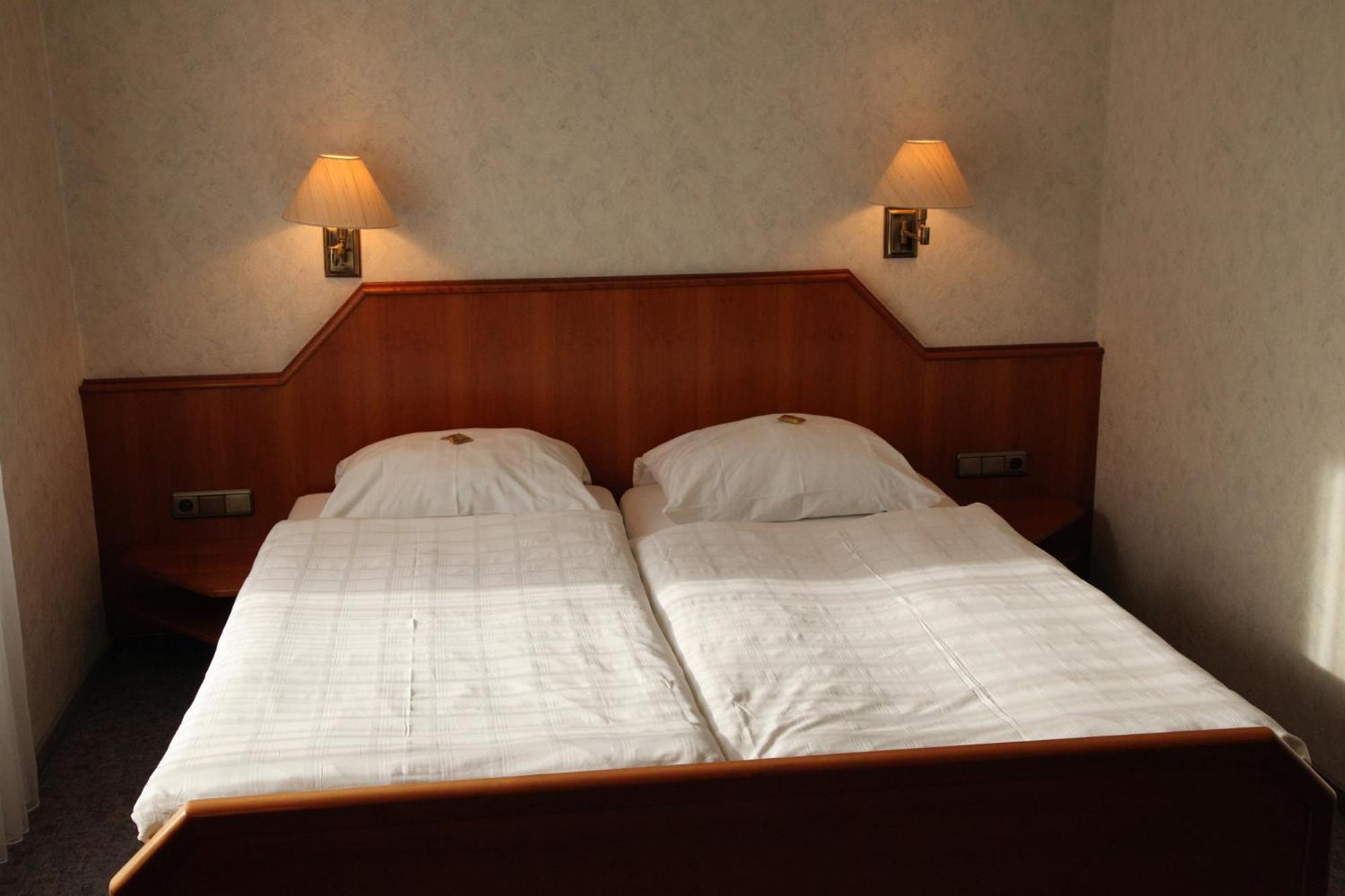 Double or Twin Room - Photo 7