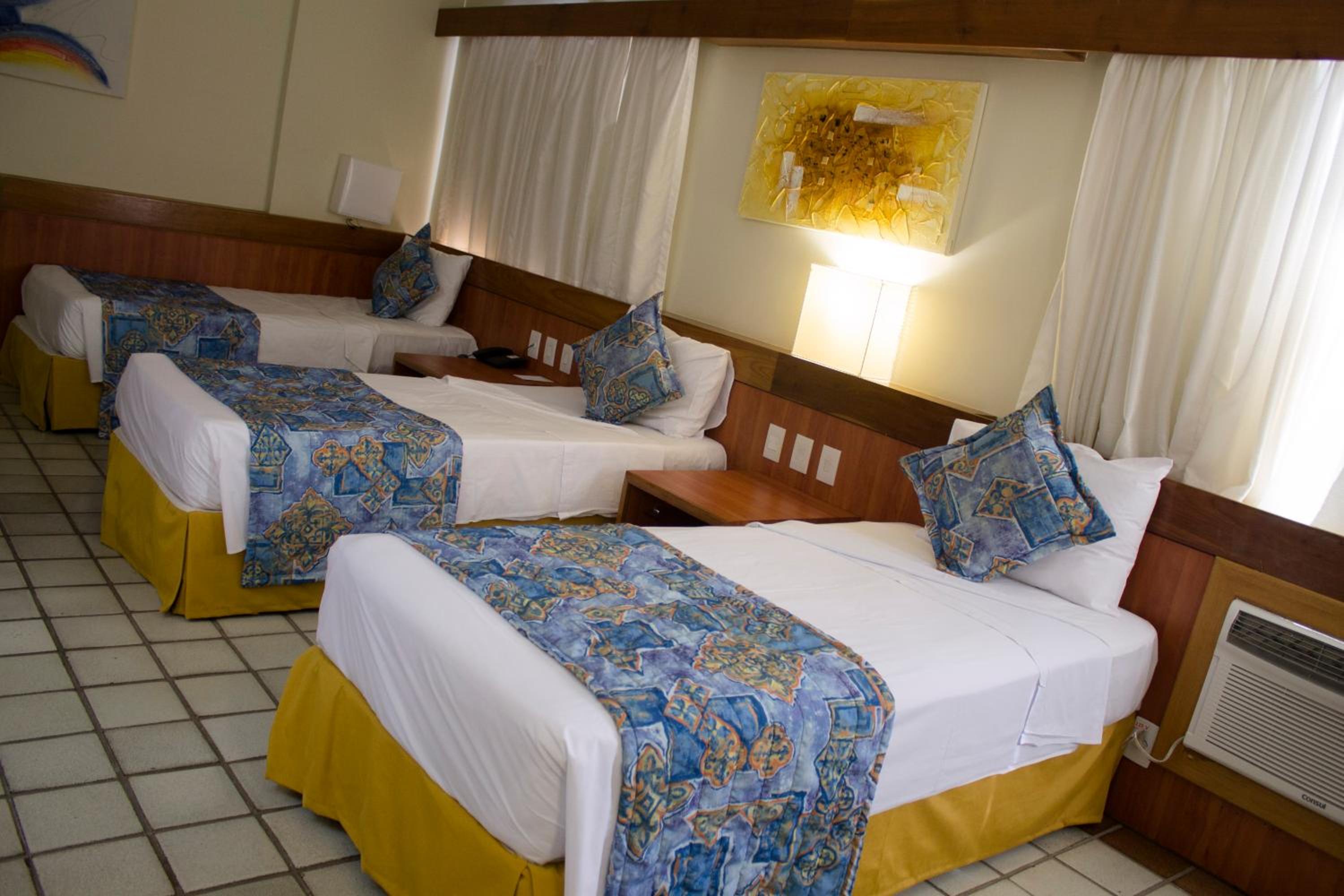 Standard Triple Room with Single Beds - Photo 2