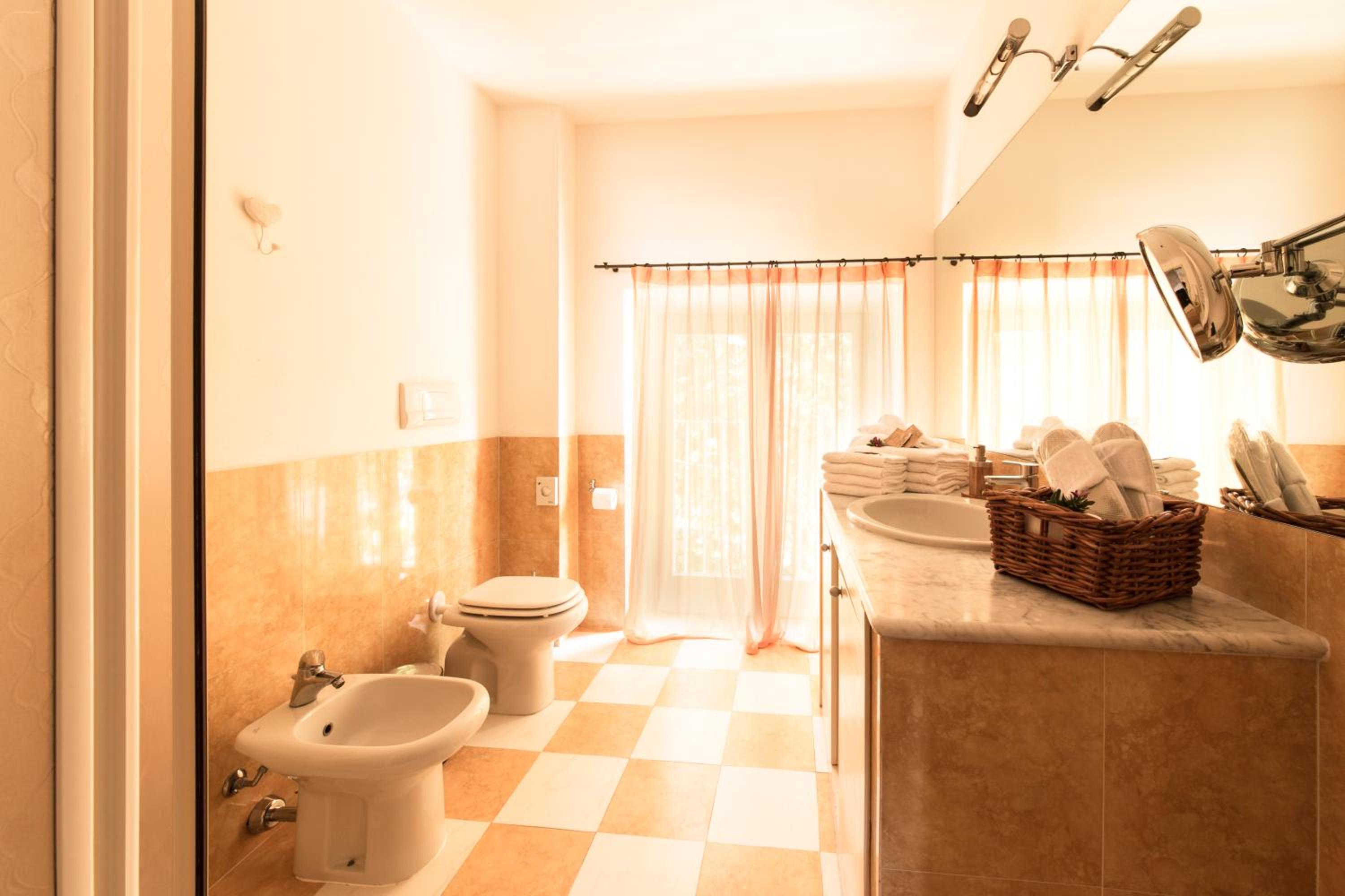 Two-Bedroom Apartment with Sea View - Photo 10