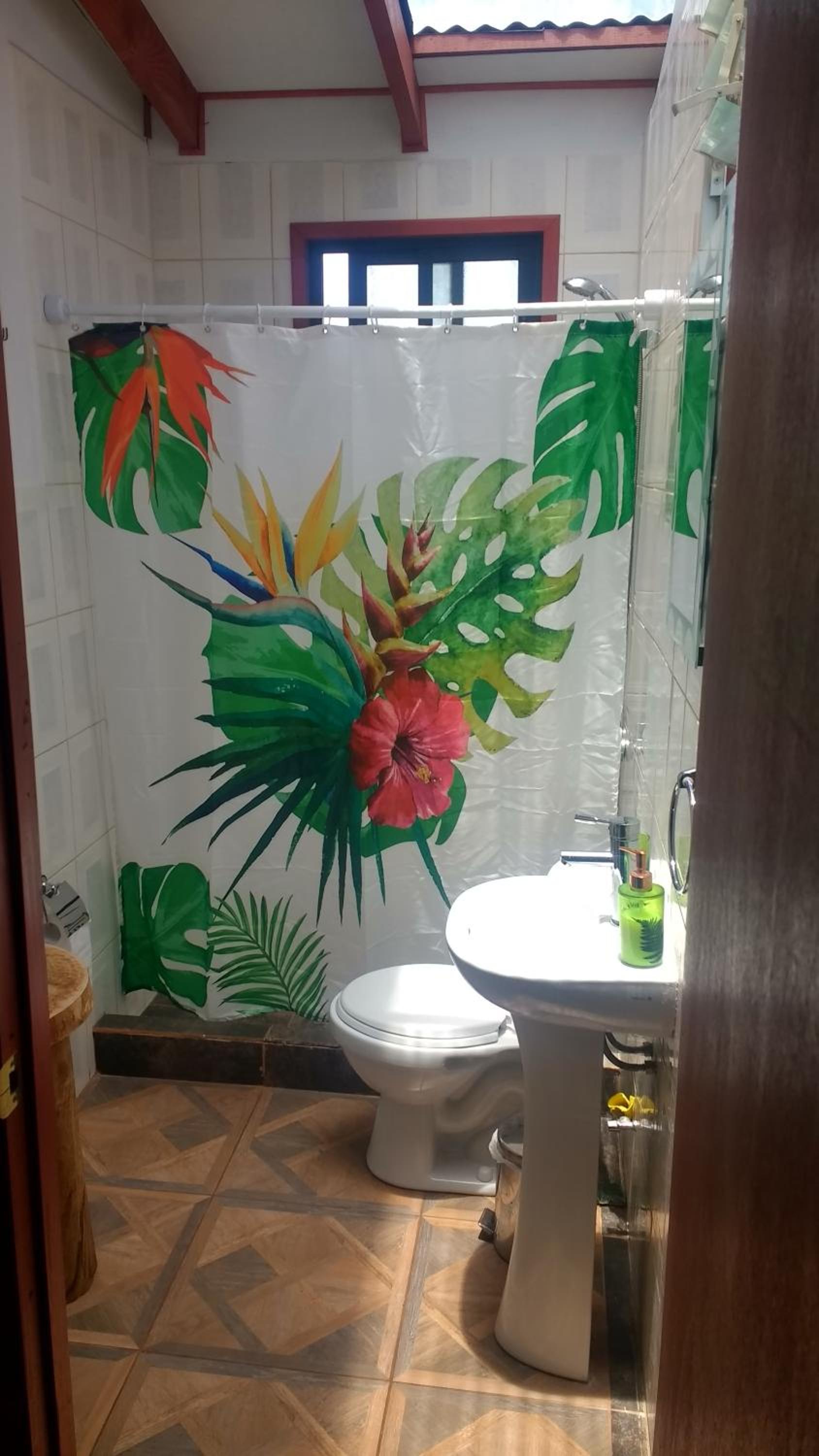 带阳台和海景的双人间