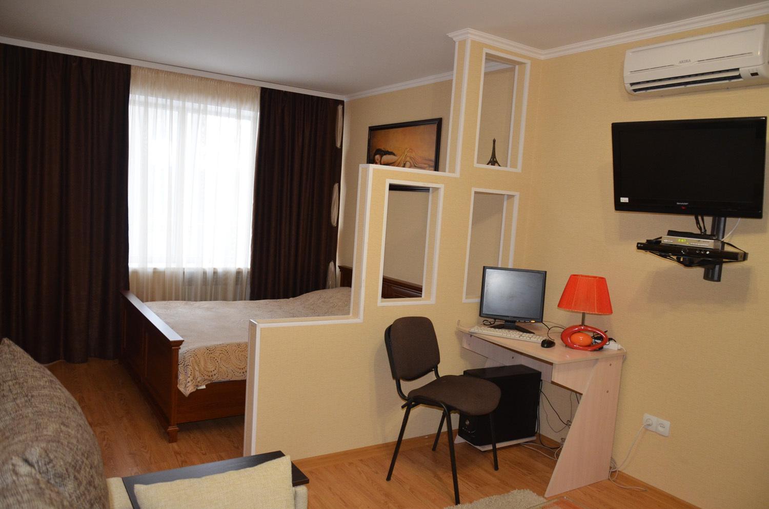 Apartment with Balcony - Admirala Makarova Street 56 photo 1