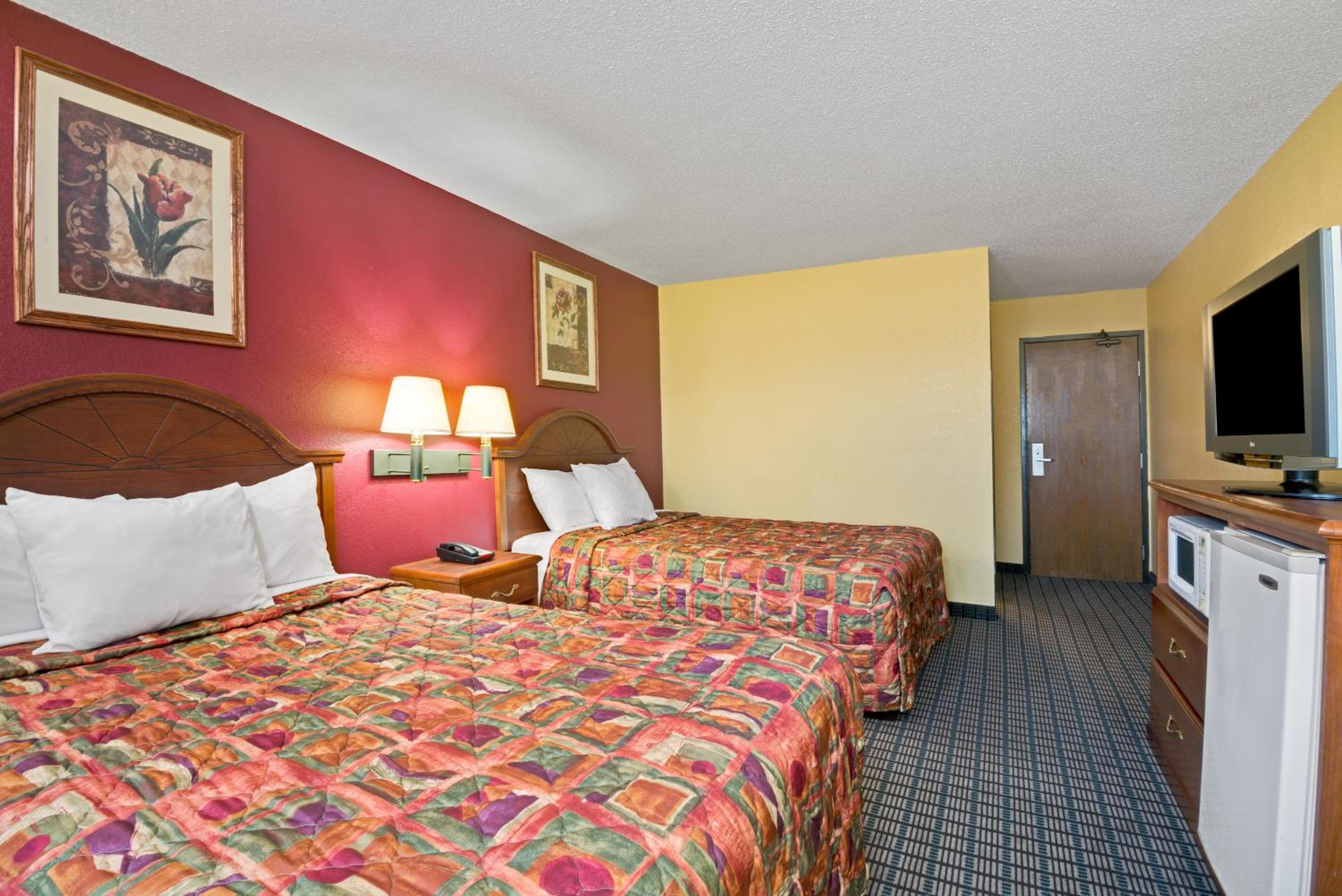 Double Room with Two Double Beds - Non-Smoking - Photo 1