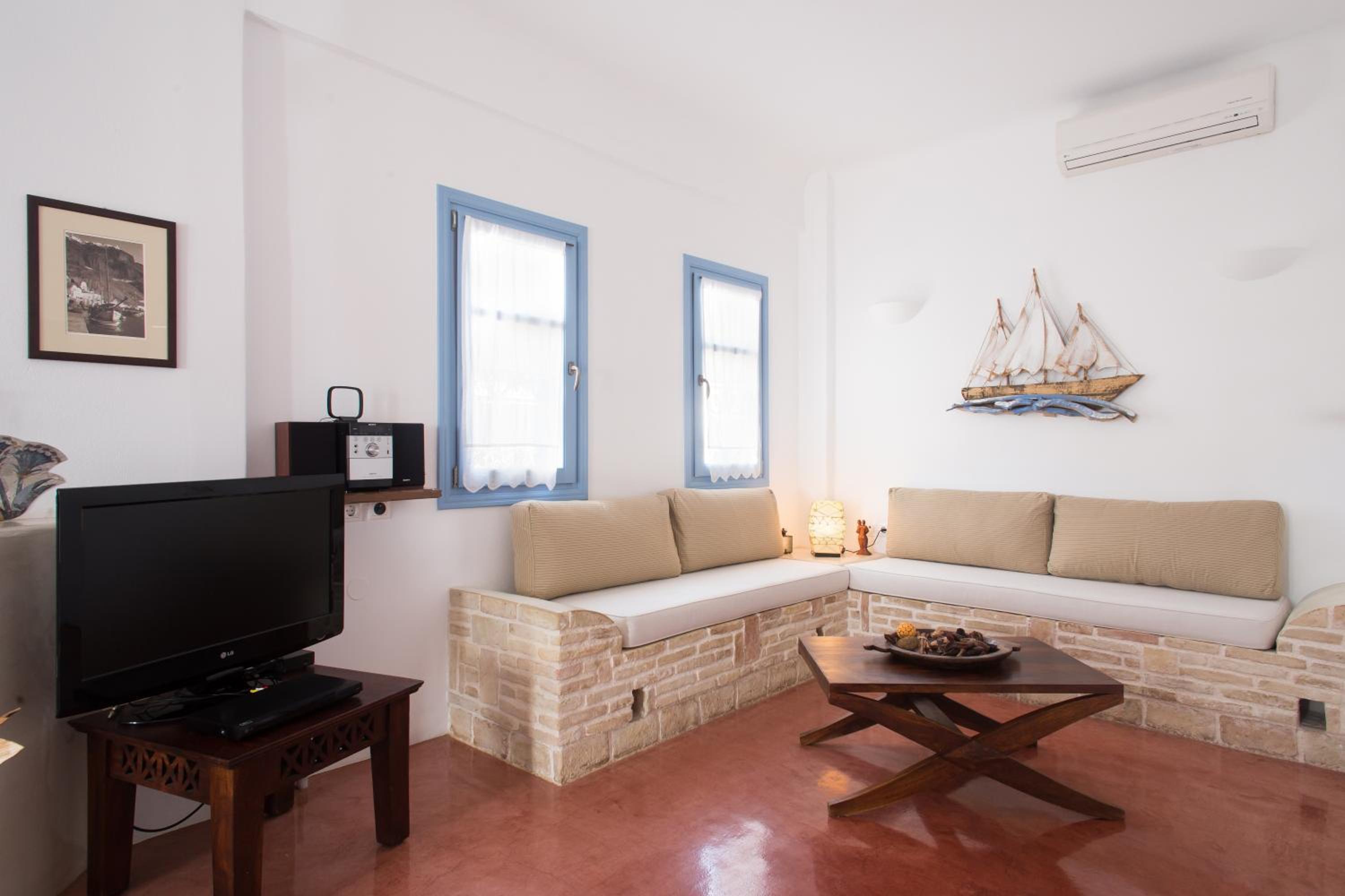 Daphne - Cycladic Three-Bedroom Villa with Private Pool and Sea View