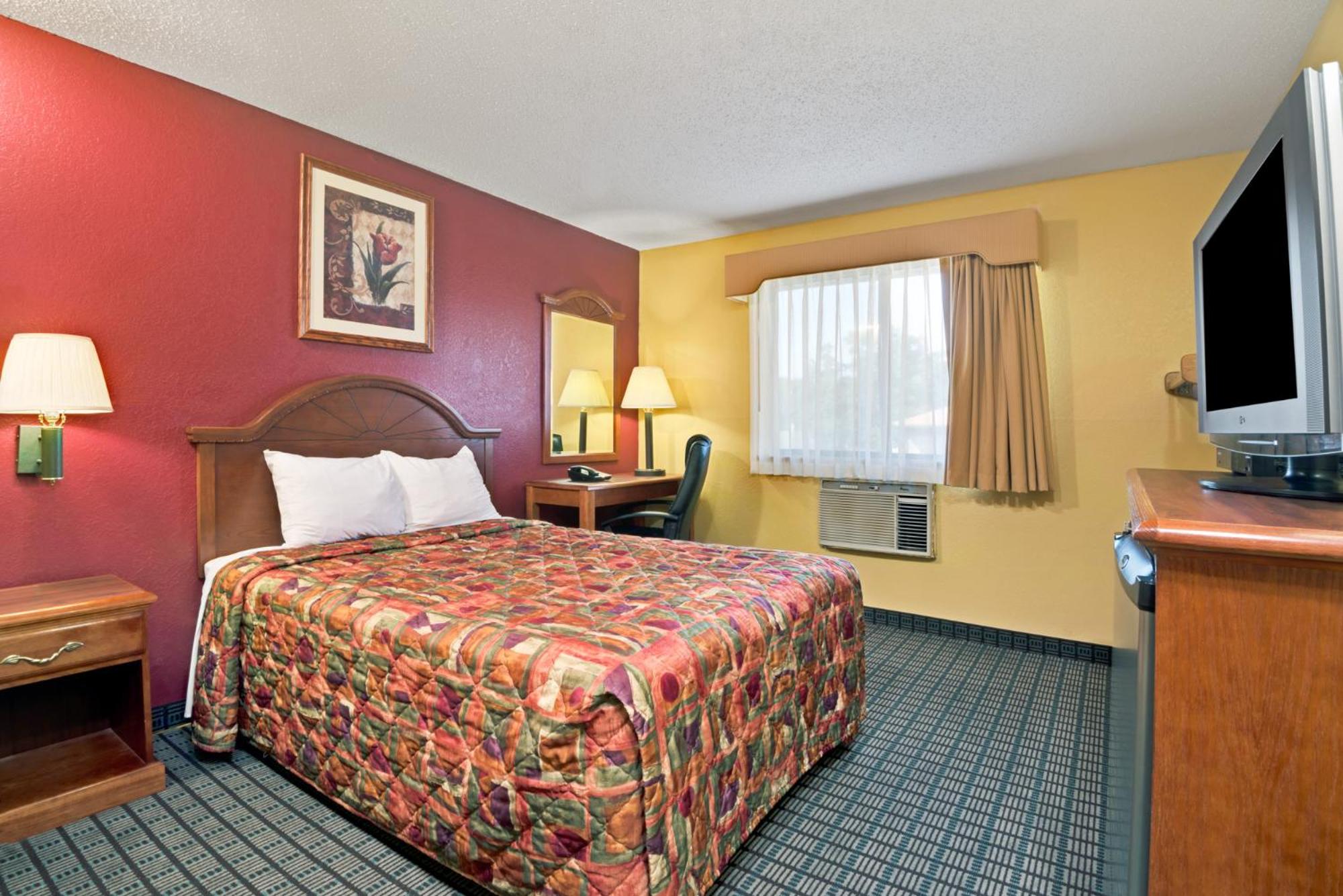 Double Room - Mobility Access/Non-Smoking - Photo 1