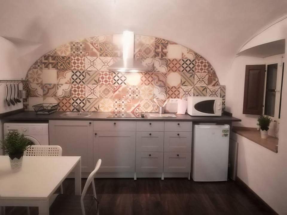 One-Bedroom Apartment - Photo 3