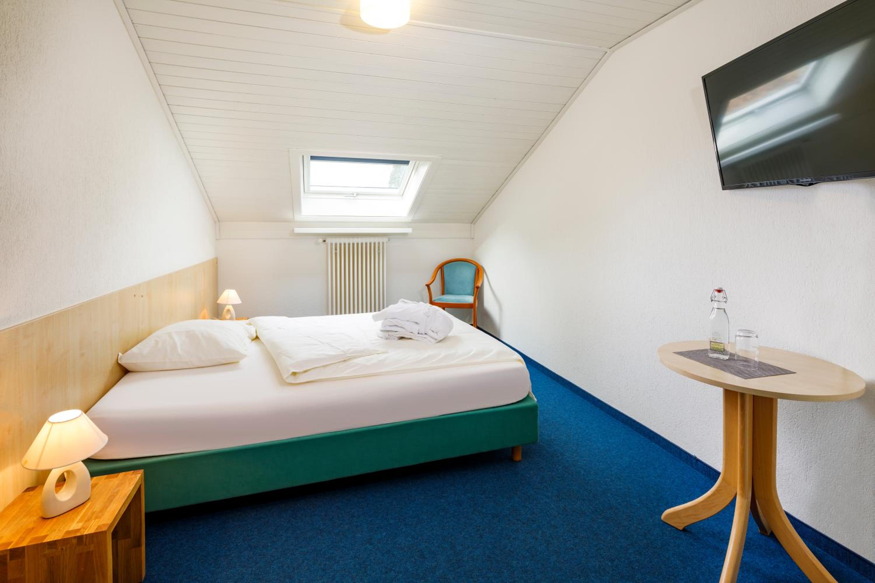 Budget Single Room with Shared Bathroom