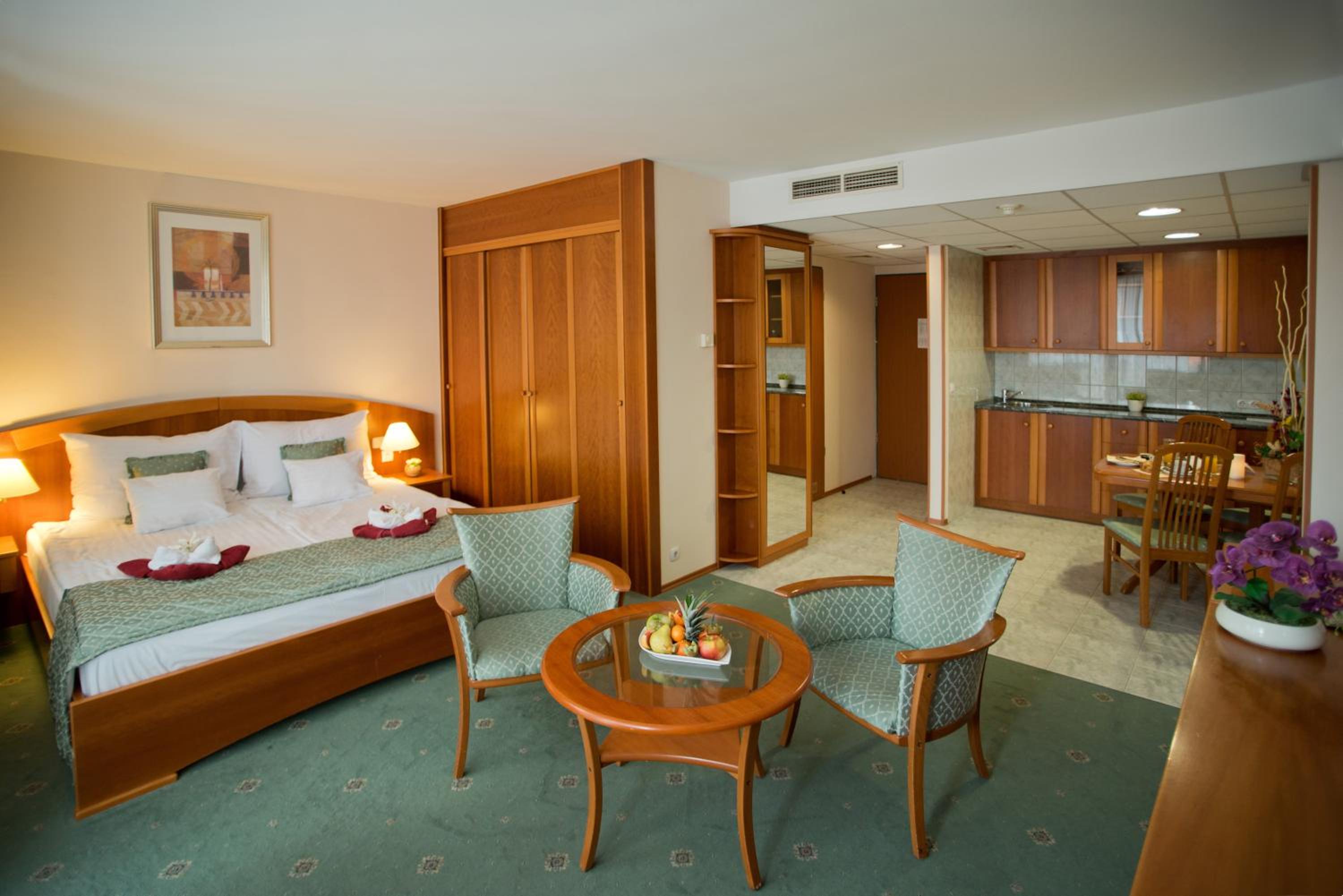 Double Room - Photo 8
